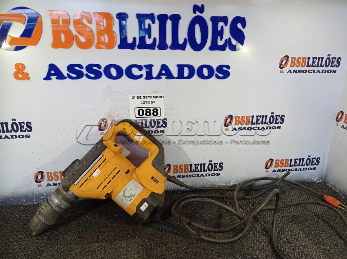 LOTE 088 - 01 MARTELETE. (NO ESTADO) ATENÇÃO! FAZER A VISITAÇÃO ANTES DE ARREMATAR, NÃO SABEMOS SE FUNCIONA. LEILÃO NÃO TEM GARANTIA E NEM DEVOLUÇÃO, SUJEITO A POSSÍVEIS AVARIAS VISÍVEIS/OCULTAS E/OU AUSÊNCIA DE COMPONENTES.