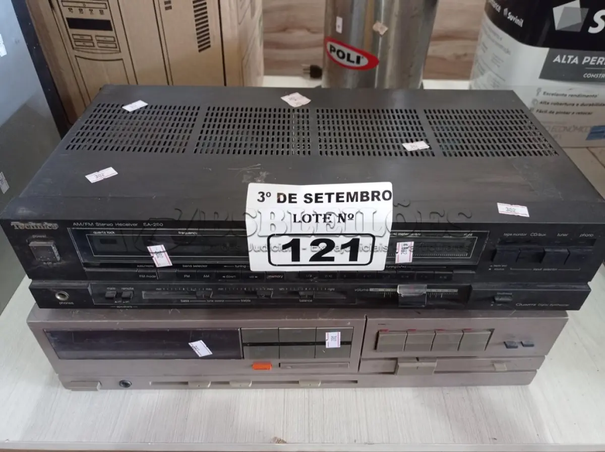 LOTE 121 - 02 APARELHOS AM/FM STÉREO TUNER MARCAS E MODELOS DIVERSOS. (NO ESTADO) ATENÇÃO! FAZER A VISITAÇÃO ANTES DE ARREMATAR, NÃO SABEMOS SE FUNCIONA. LEILÃO NÃO TEM GARANTIA E NEM DEVOLUÇÃO, SUJEITO A POSSÍVEIS AVARIAS VISÍVEIS/OCULTAS E/OU AUSÊNCIA DE COMPONENTES.