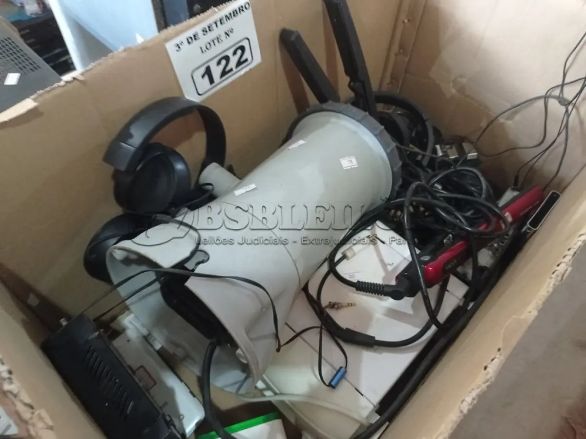 LOTE 122 - 01 BOMBA FILTRO, 01 TORRADEIRA E PERIFÉRICOS DIVERSOS. (NO ESTADO) ATENÇÃO! FAZER A VISITAÇÃO ANTES DE ARREMATAR, NÃO SABEMOS SE FUNCIONA. LEILÃO NÃO TEM GARANTIA E NEM DEVOLUÇÃO, SUJEITO A POSSÍVEIS AVARIAS VISÍVEIS/OCULTAS E/OU AUSÊNCIA DE COMPONENTES.