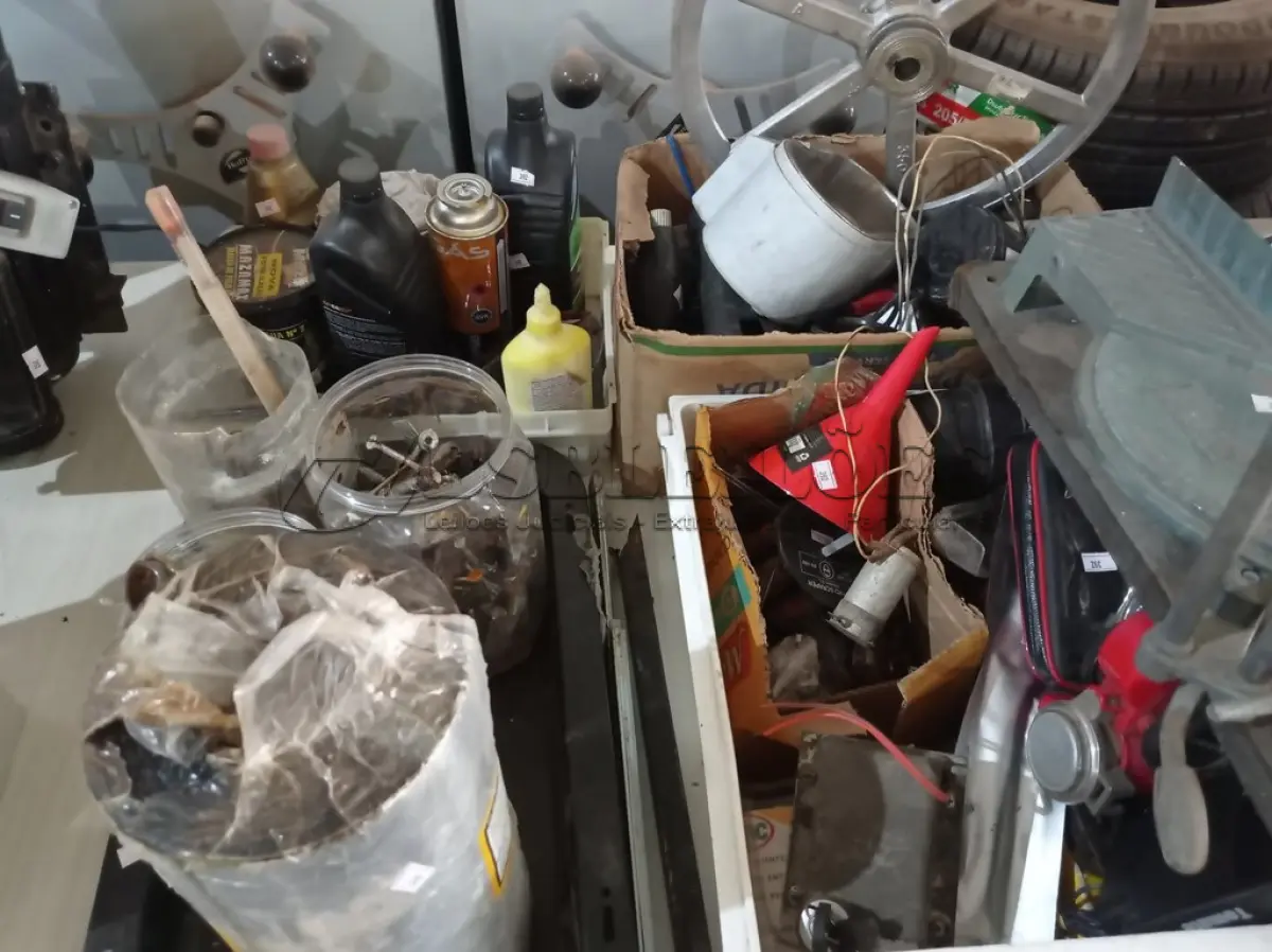 LOTE 065 - 01 LOTE COM MATERIAIS DIVERSOS. (NO ESTADO) ATENÇÃO! FAZER A VISITAÇÃO ANTES DE ARREMATAR, NÃO SABEMOS SE FUNCIONA. LEILÃO NÃO TEM GARANTIA E NEM DEVOLUÇÃO, SUJEITO A POSSÍVEIS AVARIAS VISÍVEIS/OCULTAS E/OU AUSÊNCIA DE COMPONENTES.