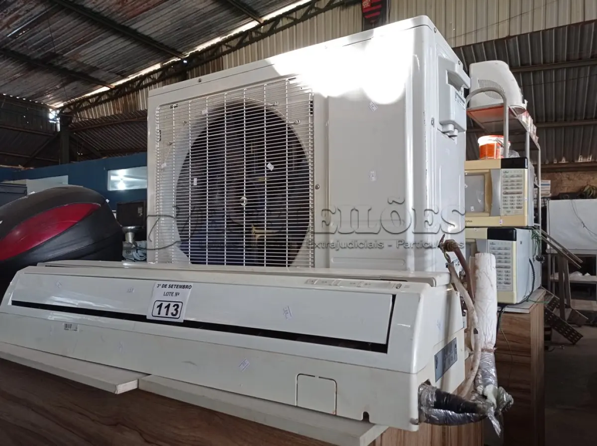 LOTE 113 - 01 CONDENSADORA MARCA PHILCO 2400BTU E 01 EVAPORADORA MARCA LG 24000BTU. (NO ESTADO) ATENÇÃO! FAZER A VISITAÇÃO ANTES DE ARREMATAR, NÃO SABEMOS SE FUNCIONA. LEILÃO NÃO TEM GARANTIA E NEM DEVOLUÇÃO, SUJEITO A POSSÍVEIS AVARIAS VISÍVEIS/OCULTAS E/OU AUSÊNCIA DE COMPONENTES.