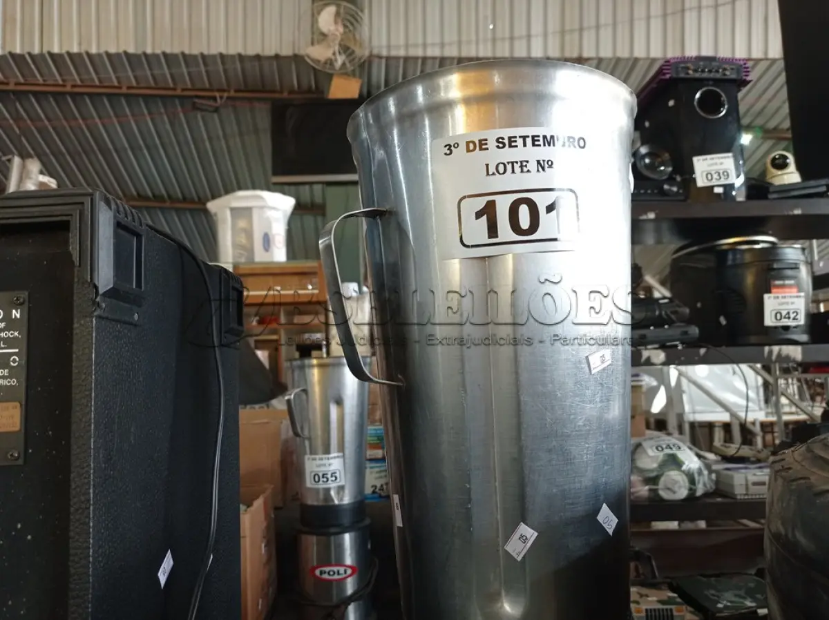LOTE 101 - 01 LIQUIDIFICADOR INDUSTRIAL MARCA POLI. (NO ESTADO) ATENÇÃO! FAZER A VISITAÇÃO ANTES DE ARREMATAR, NÃO SABEMOS SE FUNCIONA. LEILÃO NÃO TEM GARANTIA E NEM DEVOLUÇÃO, SUJEITO A POSSÍVEIS AVARIAS VISÍVEIS/OCULTAS E/OU AUSÊNCIA DE COMPONENTES.