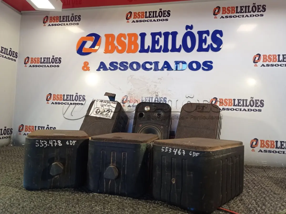 LOTE 022 - 06 CAIXAS DE SOM AMBIENTE MARCAS E MODELOS DIVERSOS. (NO ESTADO) ATENÇÃO! FAZER A VISITAÇÃO ANTES DE ARREMATAR, NÃO SABEMOS SE FUNCIONA. LEILÃO NÃO TEM GARANTIA E NEM DEVOLUÇÃO, SUJEITO A POSSÍVEIS AVARIAS VISÍVEIS/OCULTAS E/OU AUSÊNCIA DE COMPONENTES.