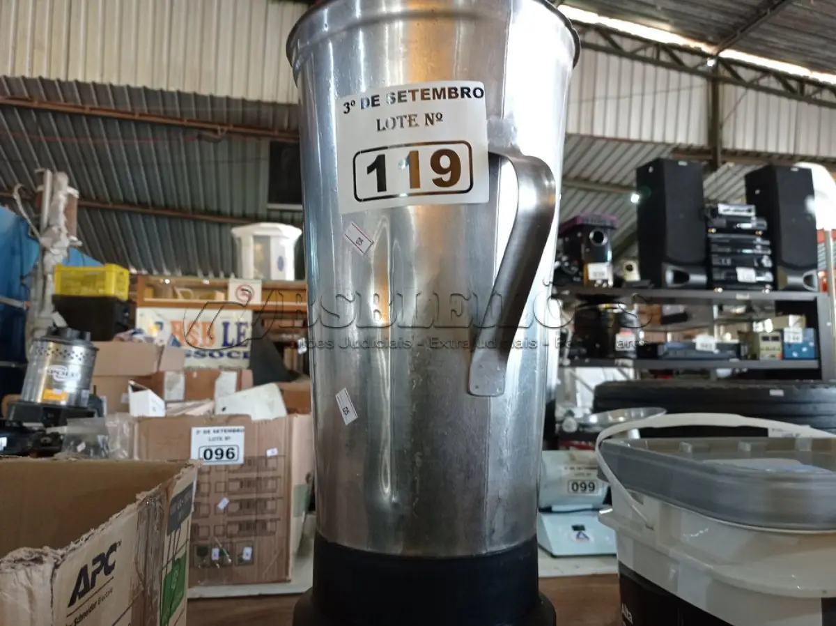 LOTE 119 - 01 LIQUIDIFICADOR INDUSTRIAL MARCA POLI. (NO ESTADO) ATENÇÃO! FAZER A VISITAÇÃO ANTES DE ARREMATAR, NÃO SABEMOS SE FUNCIONA. LEILÃO NÃO TEM GARANTIA E NEM DEVOLUÇÃO, SUJEITO A POSSÍVEIS AVARIAS VISÍVEIS/OCULTAS E/OU AUSÊNCIA DE COMPONENTES.