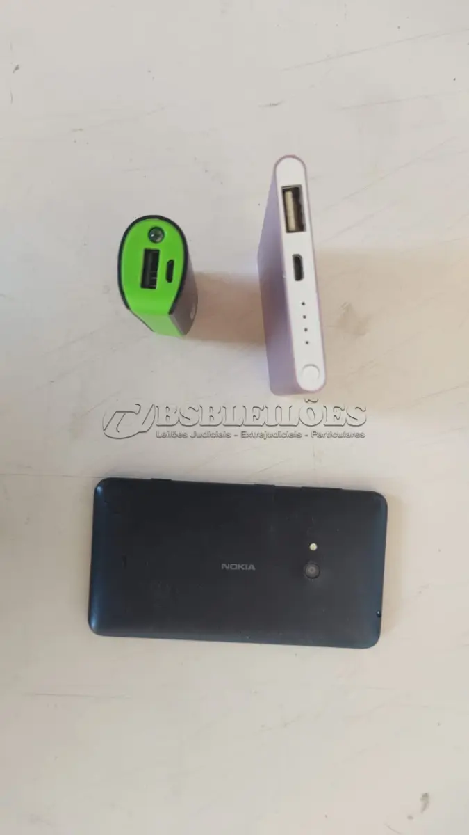 LOTE 697 - LOTE COM UM CELULAR NOKIA FUNCIONANDO PERFEITAMENTE E DÓI POWER BANK. (NO ESTADO) 
