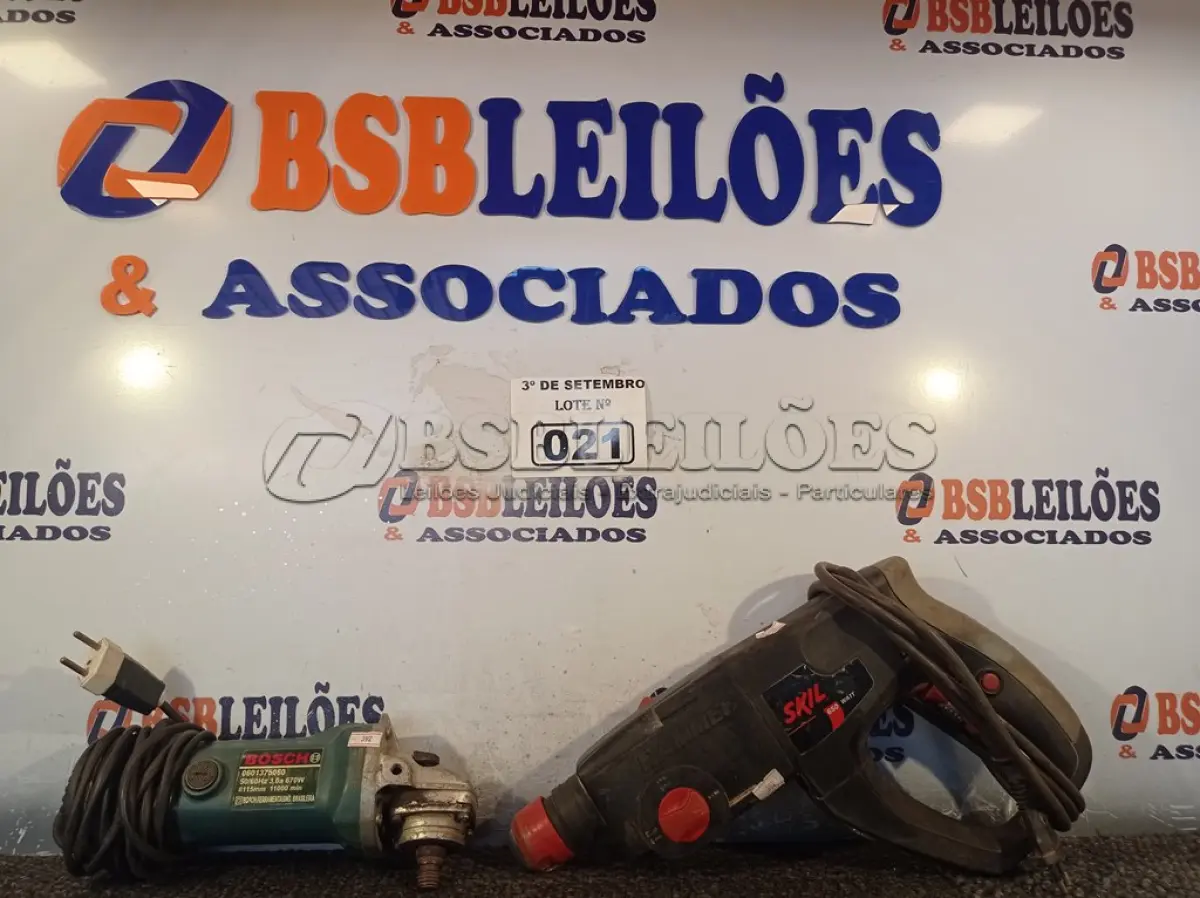 LOTE 021 - 01 FURADEIRA DE IMPACTO E 01 ESMERILHADEIRA MARCAS E MODELOS DIVERSOS COM AVARIAS. (NO ESTADO) ATENÇÃO! FAZER A VISITAÇÃO ANTES DE ARREMATAR, NÃO SABEMOS SE FUNCIONA. LEILÃO NÃO TEM GARANTIA E NEM DEVOLUÇÃO, SUJEITO A POSSÍVEIS AVARIAS VISÍVEIS/OCULTAS E/OU AUSÊNCIA DE COMPONENTES.