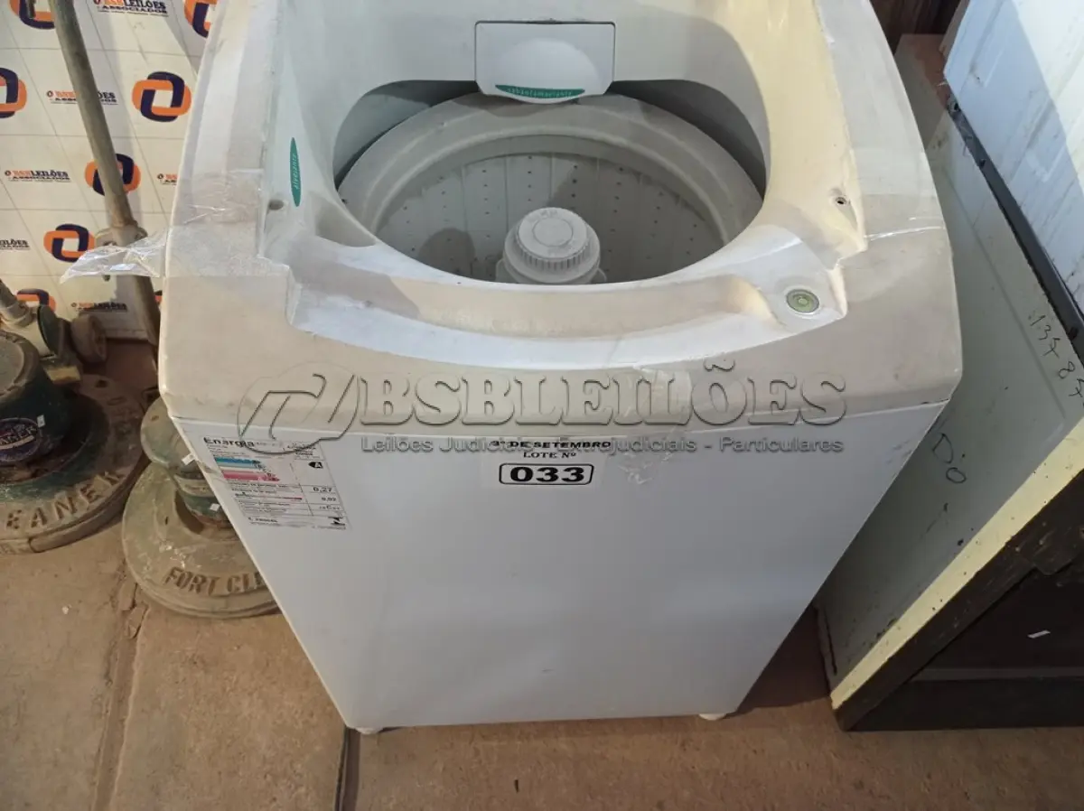 LOTE 033 - 01 MÁQUINA DE LAVAR ROUPAS MARCA CÔNSUL 10 KG 220V. (NO ESTADO) ATENÇÃO! FAZER A VISITAÇÃO ANTES DE ARREMATAR, NÃO SABEMOS SE FUNCIONA. LEILÃO NÃO TEM GARANTIA E NEM DEVOLUÇÃO, SUJEITO A POSSÍVEIS AVARIAS VISÍVEIS/OCULTAS E/OU AUSÊNCIA DE COMPONENTES.