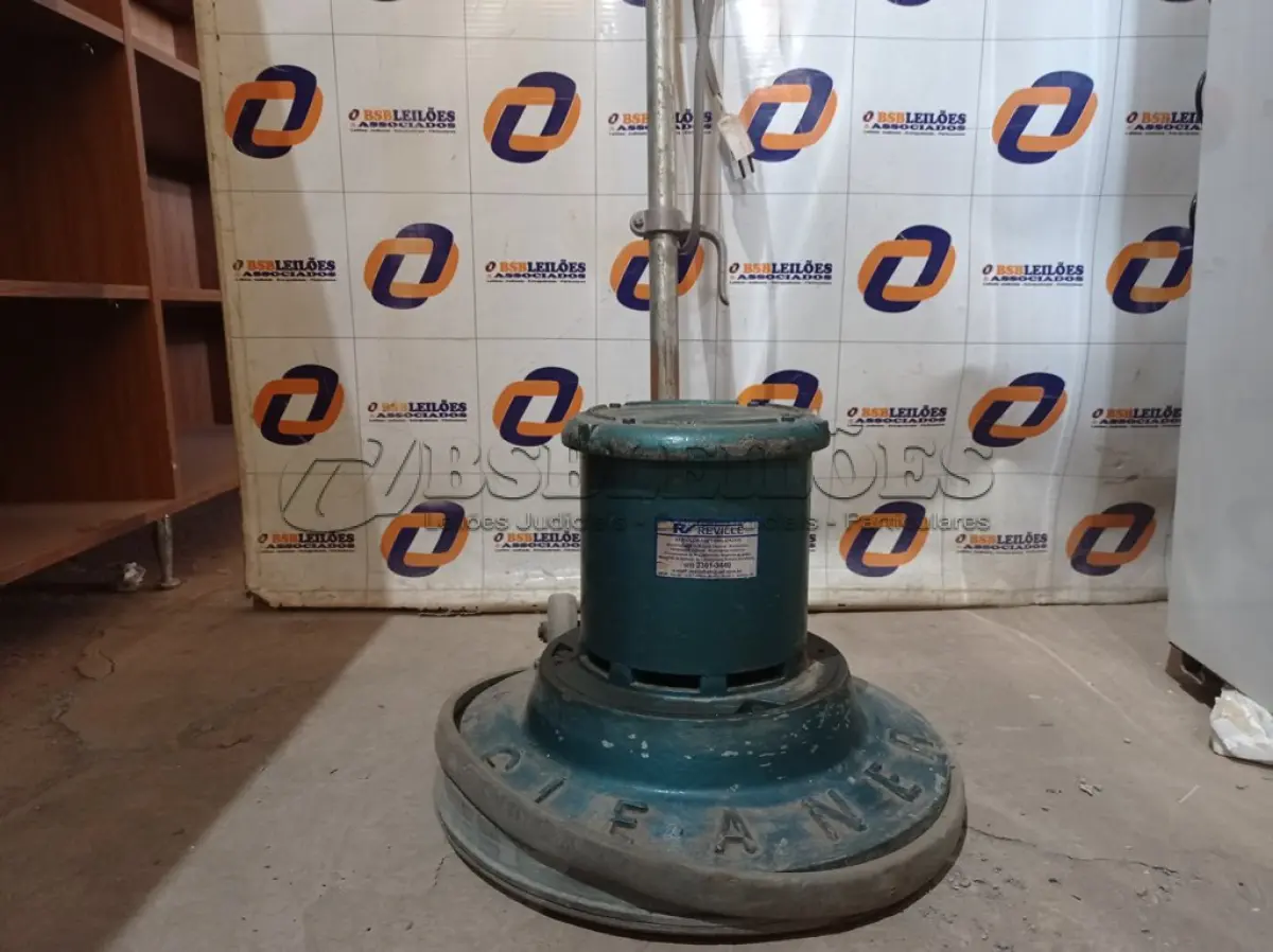 LOTE 141 - 01 ENCERADEIRA MARCA CLEANER. (NO ESTADO) ATENÇÃO! FAZER A VISITAÇÃO ANTES DE ARREMATAR, NÃO SABEMOS SE FUNCIONA. LEILÃO NÃO TEM GARANTIA E NEM DEVOLUÇÃO, SUJEITO A POSSÍVEIS AVARIAS VISÍVEIS/OCULTAS E/OU AUSÊNCIA DE COMPONENTES.