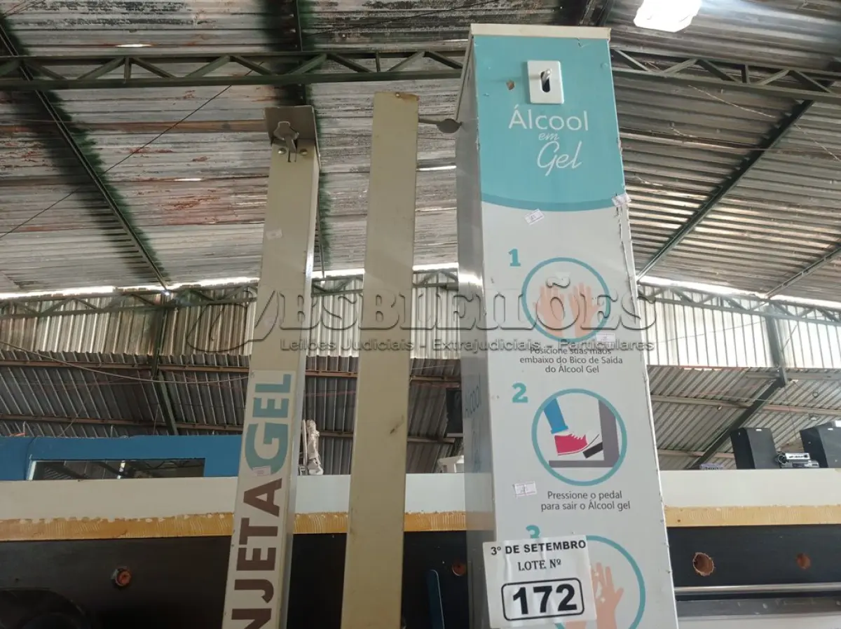 LOTE 172 - 02 DISPENSES PARA ÁLCOOL EM GEL E VÁRIAS CONEXÕES DE GÁS. (NO ESTADO) ATENÇÃO! FAZER A VISITAÇÃO ANTES DE ARREMATAR, NÃO SABEMOS SE FUNCIONA. LEILÃO NÃO TEM GARANTIA E NEM DEVOLUÇÃO, SUJEITO A POSSÍVEIS AVARIAS VISÍVEIS/OCULTAS E/OU AUSÊNCIA DE COMPONENTES.