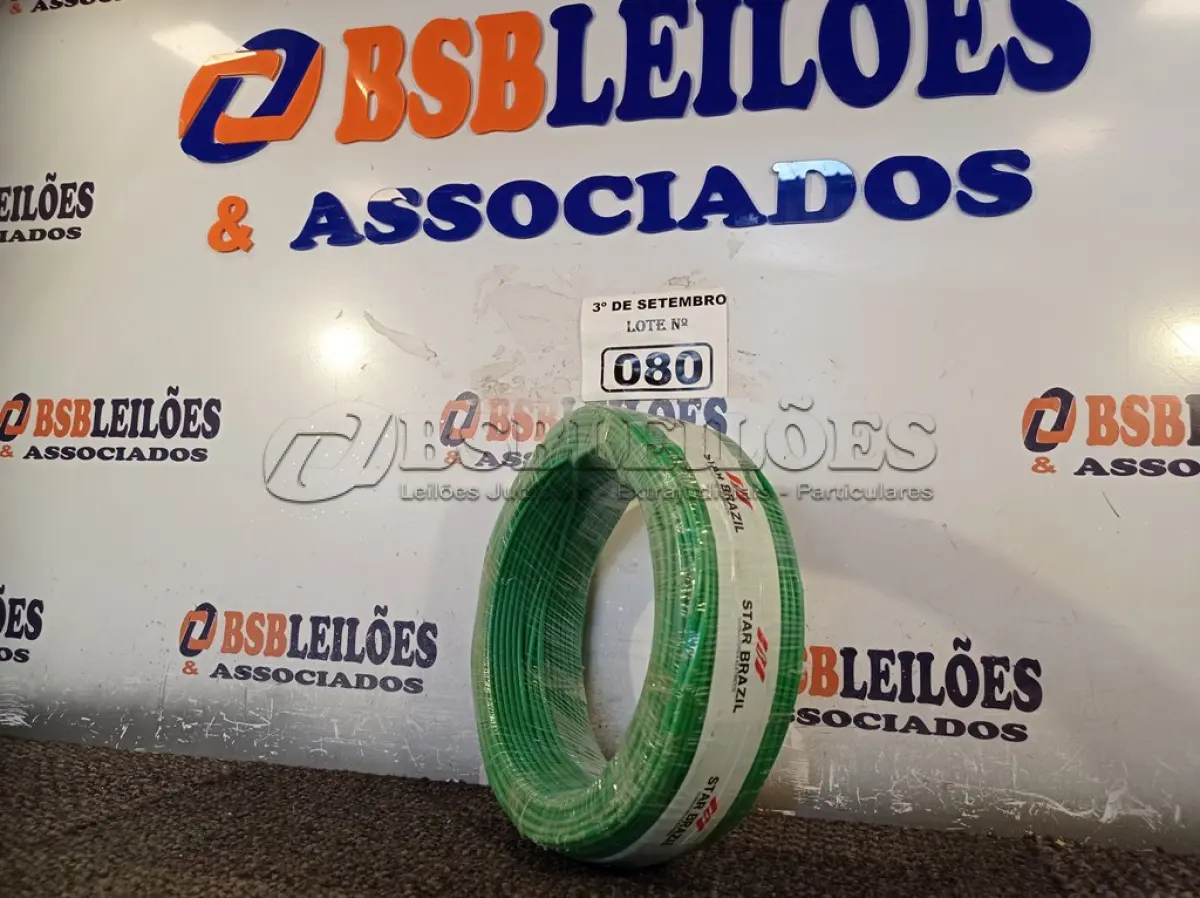 LOTE 080 - 01 ROLO DE CABO FLEXÍVEL 100M, 2,5MM NA COR VERDE. (NO ESTADO) ATENÇÃO! FAZER A VISITAÇÃO ANTES DE ARREMATAR, NÃO SABEMOS SE FUNCIONA. LEILÃO NÃO TEM GARANTIA E NEM DEVOLUÇÃO, SUJEITO A POSSÍVEIS AVARIAS VISÍVEIS/OCULTAS E/OU AUSÊNCIA DE COMPONENTES.