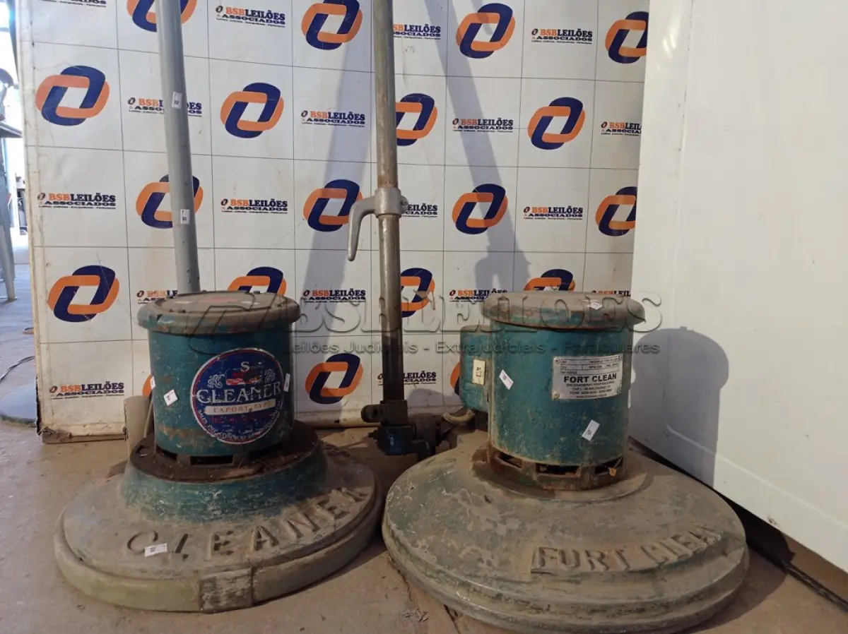 LOTE 032 - 02 ENCERADEIRAS INDUSTRIAIS MARCAS E MODELOS DIVERSOS COM AVARIAS. (NO ESTADO) ATENÇÃO! FAZER A VISITAÇÃO ANTES DE ARREMATAR, NÃO SABEMOS SE FUNCIONA. LEILÃO NÃO TEM GARANTIA E NEM DEVOLUÇÃO, SUJEITO A POSSÍVEIS AVARIAS VISÍVEIS/OCULTAS E/OU AUSÊNCIA DE COMPONENTES.