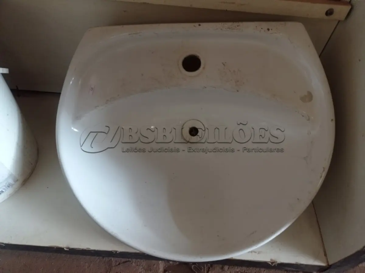 LOTE 179 - 02 CUBAS MARCAS E MODELOS DIVERSOS. (NO ESTADO) ATENÇÃO! FAZER A VISITAÇÃO ANTES DE ARREMATAR, NÃO SABEMOS SE FUNCIONA. LEILÃO NÃO TEM GARANTIA E NEM DEVOLUÇÃO, SUJEITO A POSSÍVEIS AVARIAS VISÍVEIS/OCULTAS E/OU AUSÊNCIA DE COMPONENTES.