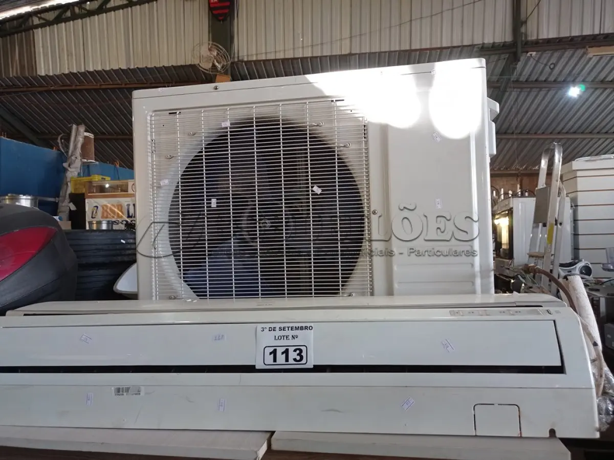 LOTE 113 - 01 CONDENSADORA MARCA PHILCO 2400BTU E 01 EVAPORADORA MARCA LG 24000BTU. (NO ESTADO) ATENÇÃO! FAZER A VISITAÇÃO ANTES DE ARREMATAR, NÃO SABEMOS SE FUNCIONA. LEILÃO NÃO TEM GARANTIA E NEM DEVOLUÇÃO, SUJEITO A POSSÍVEIS AVARIAS VISÍVEIS/OCULTAS E/OU AUSÊNCIA DE COMPONENTES.