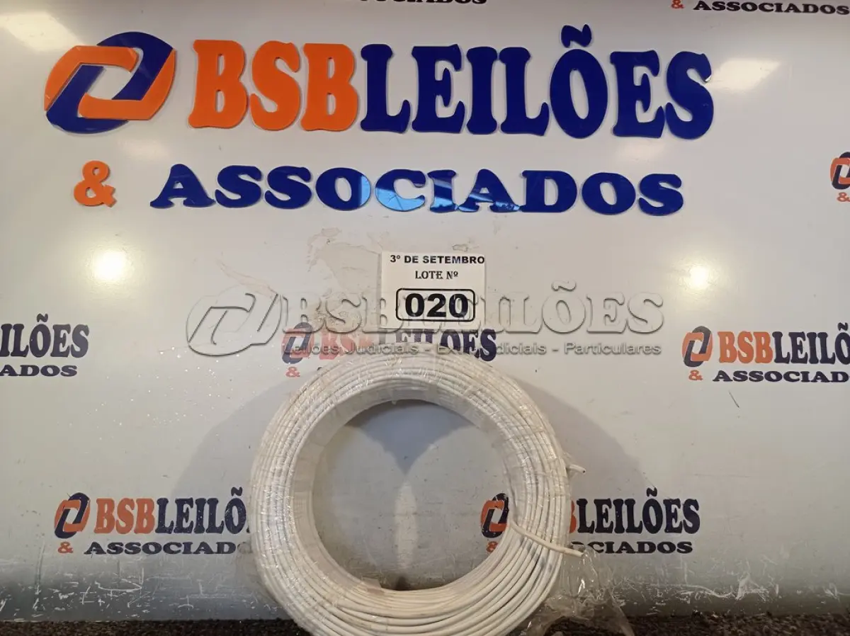 LOTE 020 - 01 ROLO DE CABO FLEXÍVEL 100M, 4MM NA COR BRANCA. (NO ESTADO) ATENÇÃO! FAZER A VISITAÇÃO ANTES DE ARREMATAR, NÃO SABEMOS SE FUNCIONA. LEILÃO NÃO TEM GARANTIA E NEM DEVOLUÇÃO, SUJEITO A POSSÍVEIS AVARIAS VISÍVEIS/OCULTAS E/OU AUSÊNCIA DE COMPONENTES.