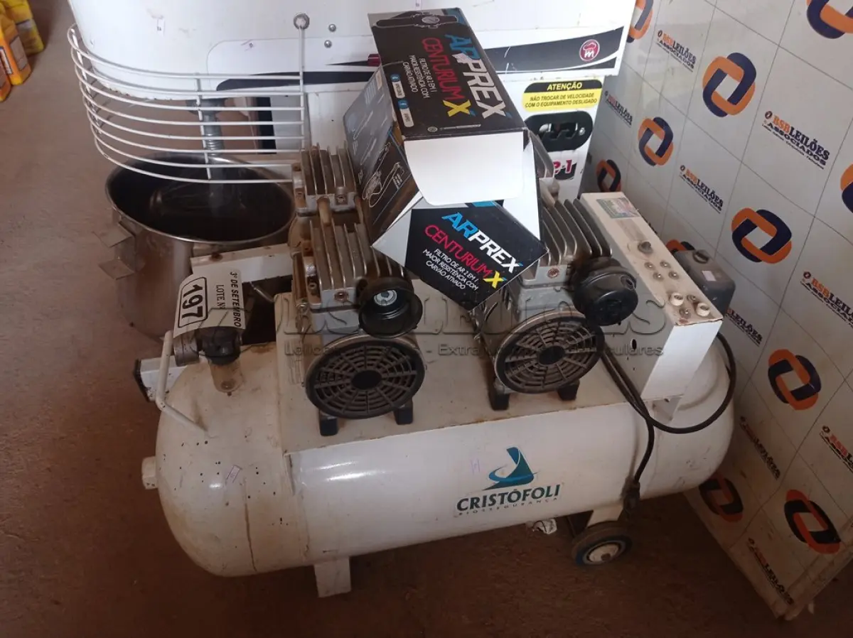 LOTE 197 - 01 COMPRESSOR ODONTOLÓGICO E 01 FILTRO ARFLEX. (NO ESTADO) ATENÇÃO! FAZER A VISITAÇÃO ANTES DE ARREMATAR, NÃO SABEMOS SE FUNCIONA. LEILÃO NÃO TEM GARANTIA E NEM DEVOLUÇÃO, SUJEITO A POSSÍVEIS AVARIAS VISÍVEIS/OCULTAS E/OU AUSÊNCIA DE COMPONENTES.