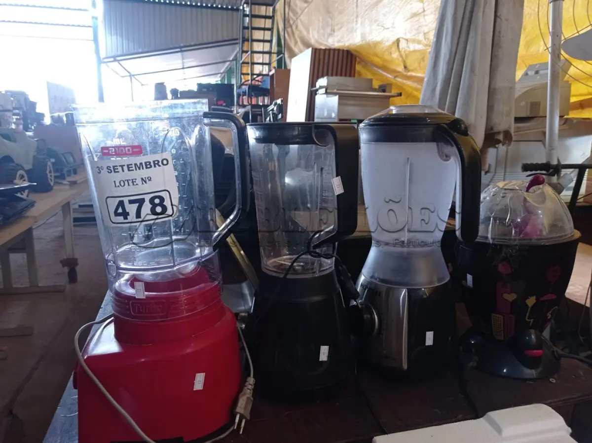 LOTE 478 - 01 PIPOQUEIRA E 03 LIQUIDIFICADORES MARCAS E MODELOS DIVERSOS COM AVARIAS. (NO ESTADO) ATENÇÃO! FAZER A VISITAÇÃO ANTES DE ARREMATAR, NÃO SABEMOS SE FUNCIONA. LEILÃO NÃO TEM GARANTIA E NEM DEVOLUÇÃO, SUJEITO A POSSÍVEIS AVARIAS VISÍVEIS/OCULTAS E/OU AUSÊNCIA DE COMPONENTES.