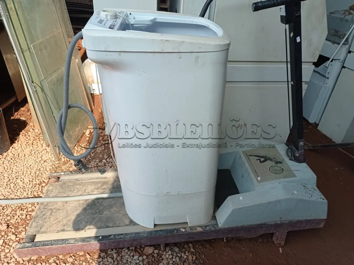 LOTE 362 - 01 ESTEIRA ERGOMÉTRICA E 01 TANQUINHO 220V. (NO ESTADO) ATENÇÃO! FAZER A VISITAÇÃO ANTES DE ARREMATAR, NÃO SABEMOS SE FUNCIONA. LEILÃO NÃO TEM GARANTIA E NEM DEVOLUÇÃO, SUJEITO A POSSÍVEIS AVARIAS VISÍVEIS/OCULTAS E/OU AUSÊNCIA DE COMPONENTES.