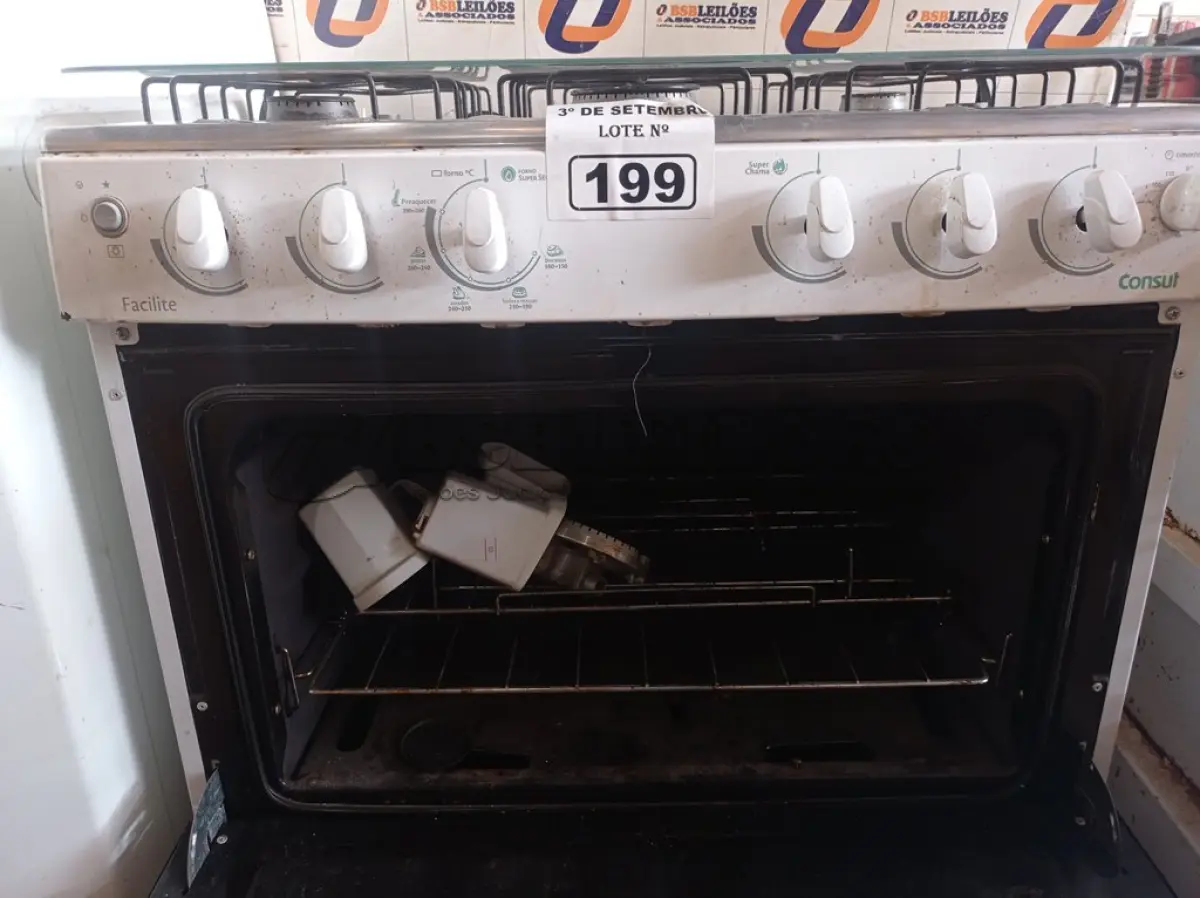 LOTE 199 - 01 FOGÃO A GÁS 05 BOCAS COM AVARIAS. (NO ESTADO) ATENÇÃO! FAZER A VISITAÇÃO ANTES DE ARREMATAR, NÃO SABEMOS SE FUNCIONA. LEILÃO NÃO TEM GARANTIA E NEM DEVOLUÇÃO, SUJEITO A POSSÍVEIS AVARIAS VISÍVEIS/OCULTAS E/OU AUSÊNCIA DE COMPONENTES.