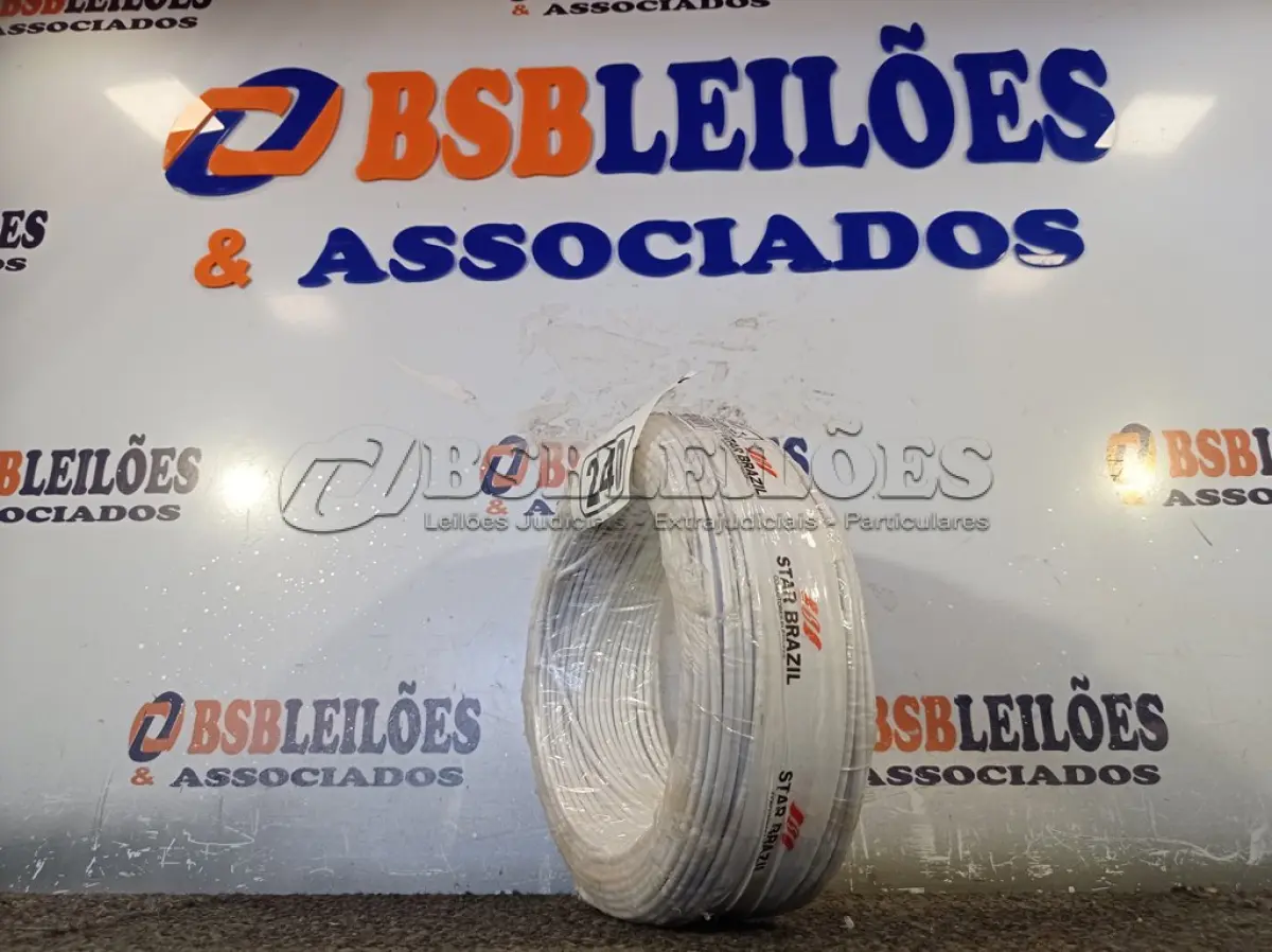 LOTE 240 - 01 ROLO DE CABO FLEXÍVEL 100M, 2,5MM NA COR BRANCA. (NO ESTADO) ATENÇÃO! FAZER A VISITAÇÃO ANTES DE ARREMATAR, NÃO SABEMOS SE FUNCIONA. LEILÃO NÃO TEM GARANTIA E NEM DEVOLUÇÃO, SUJEITO A POSSÍVEIS AVARIAS VISÍVEIS/OCULTAS E/OU AUSÊNCIA DE COMPONENTES.