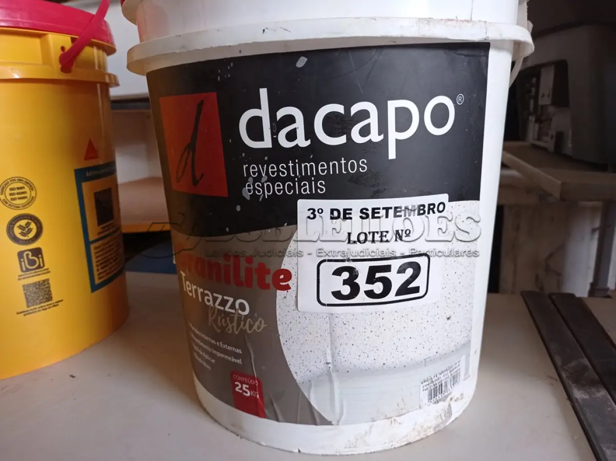 LOTE 352 - 01 BALDE DE CIMENTO QUEIMADO DACAPÓ 25KG. (NO ESTADO) ATENÇÃO! FAZER A VISITAÇÃO ANTES DE ARREMATAR, NÃO SABEMOS SE FUNCIONA. LEILÃO NÃO TEM GARANTIA E NEM DEVOLUÇÃO, SUJEITO A POSSÍVEIS AVARIAS VISÍVEIS/OCULTAS E/OU AUSÊNCIA DE COMPONENTES.