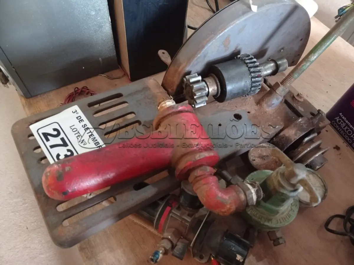 LOTE 273 - 01 BASE DE POLICORTE, 01 FILTRO DE AR,01 REGISTRO E 02 PEÇAS DE FERRO.  (NO ESTADO) ATENÇÃO! FAZER A VISITAÇÃO ANTES DE ARREMATAR, NÃO SABEMOS SE FUNCIONA. LEILÃO NÃO TEM GARANTIA E NEM DEVOLUÇÃO, SUJEITO A POSSÍVEIS AVARIAS VISÍVEIS/OCULTAS E/OU AUSÊNCIA DE COMPONENTES.