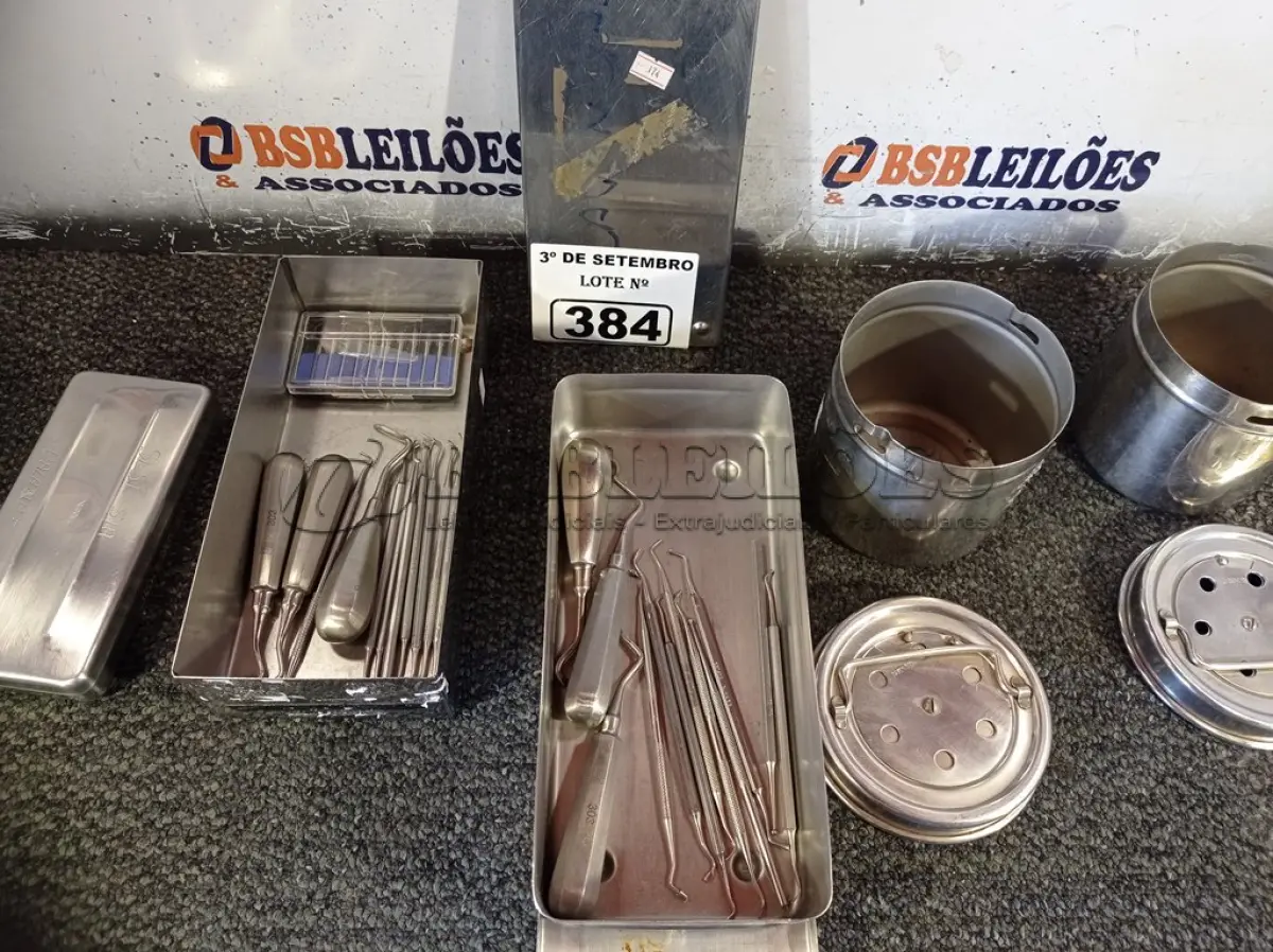 LOTE 384 - 01 LOTE COM VÁRIOS INSTRUMENTAIS ODONTOLÓGICOS. (NO ESTADO) ATENÇÃO! FAZER A VISITAÇÃO ANTES DE ARREMATAR, NÃO SABEMOS SE FUNCIONA. LEILÃO NÃO TEM GARANTIA E NEM DEVOLUÇÃO, SUJEITO A POSSÍVEIS AVARIAS VISÍVEIS/OCULTAS E/OU AUSÊNCIA DE COMPONENTES.