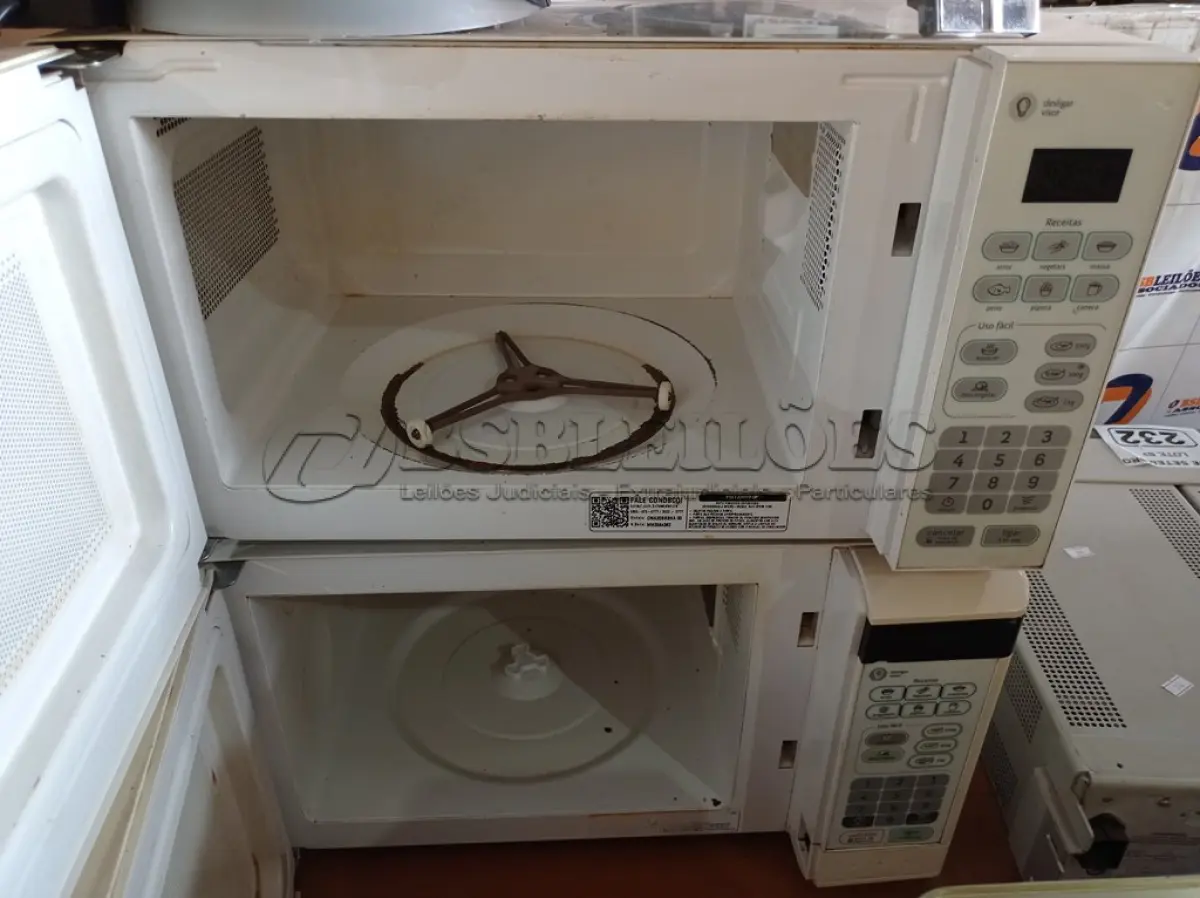LOTE 228 - 02 MICRO-ONDAS E 03 CAFETEIRAS MARCAS E MODELOS DIVERSOS.  (NO ESTADO) ATENÇÃO! FAZER A VISITAÇÃO ANTES DE ARREMATAR, NÃO SABEMOS SE FUNCIONA. LEILÃO NÃO TEM GARANTIA E NEM DEVOLUÇÃO, SUJEITO A POSSÍVEIS AVARIAS VISÍVEIS/OCULTAS E/OU AUSÊNCIA DE COMPONENTES.