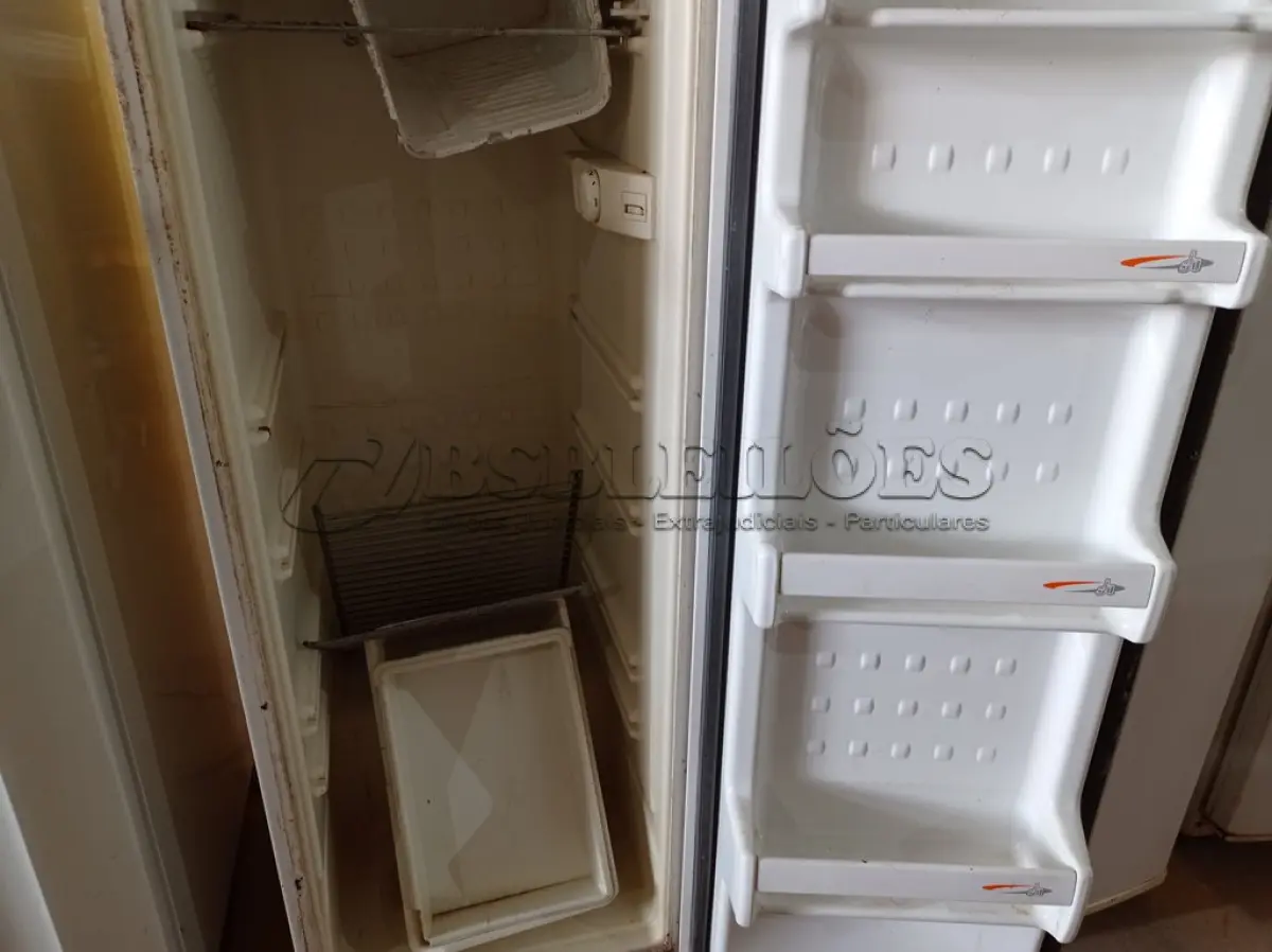 LOTE 306 - 01 FREEZER VERTICAL MARCA CÔNSUL 220V. (NO ESTADO) ATENÇÃO! FAZER A VISITAÇÃO ANTES DE ARREMATAR, NÃO SABEMOS SE FUNCIONA. LEILÃO NÃO TEM GARANTIA E NEM DEVOLUÇÃO, SUJEITO A POSSÍVEIS AVARIAS VISÍVEIS/OCULTAS E/OU AUSÊNCIA DE COMPONENTES.