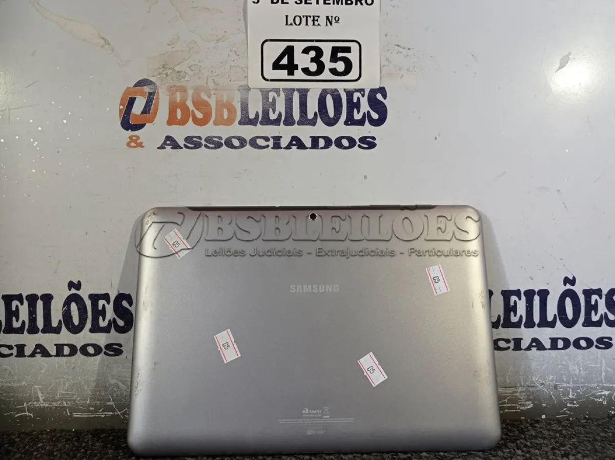 LOTE 435 - 01 TABLET SAMSUNG TAB2 10.1 COM CABO. (NO ESTADO) ATENÇÃO! FAZER A VISITAÇÃO ANTES DE ARREMATAR, NÃO SABEMOS SE FUNCIONA. LEILÃO NÃO TEM GARANTIA E NEM DEVOLUÇÃO, SUJEITO A POSSÍVEIS AVARIAS VISÍVEIS/OCULTAS E/OU AUSÊNCIA DE COMPONENTES.