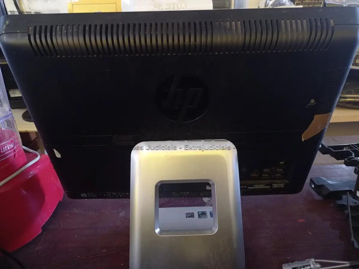 LOTE 479 - 01 COMPUTADOR ALL IN ONE MARCA HP. (NO ESTADO) ATENÇÃO! FAZER A VISITAÇÃO ANTES DE ARREMATAR, NÃO SABEMOS SE FUNCIONA. LEILÃO NÃO TEM GARANTIA E NEM DEVOLUÇÃO, SUJEITO A POSSÍVEIS AVARIAS VISÍVEIS/OCULTAS E/OU AUSÊNCIA DE COMPONENTES.