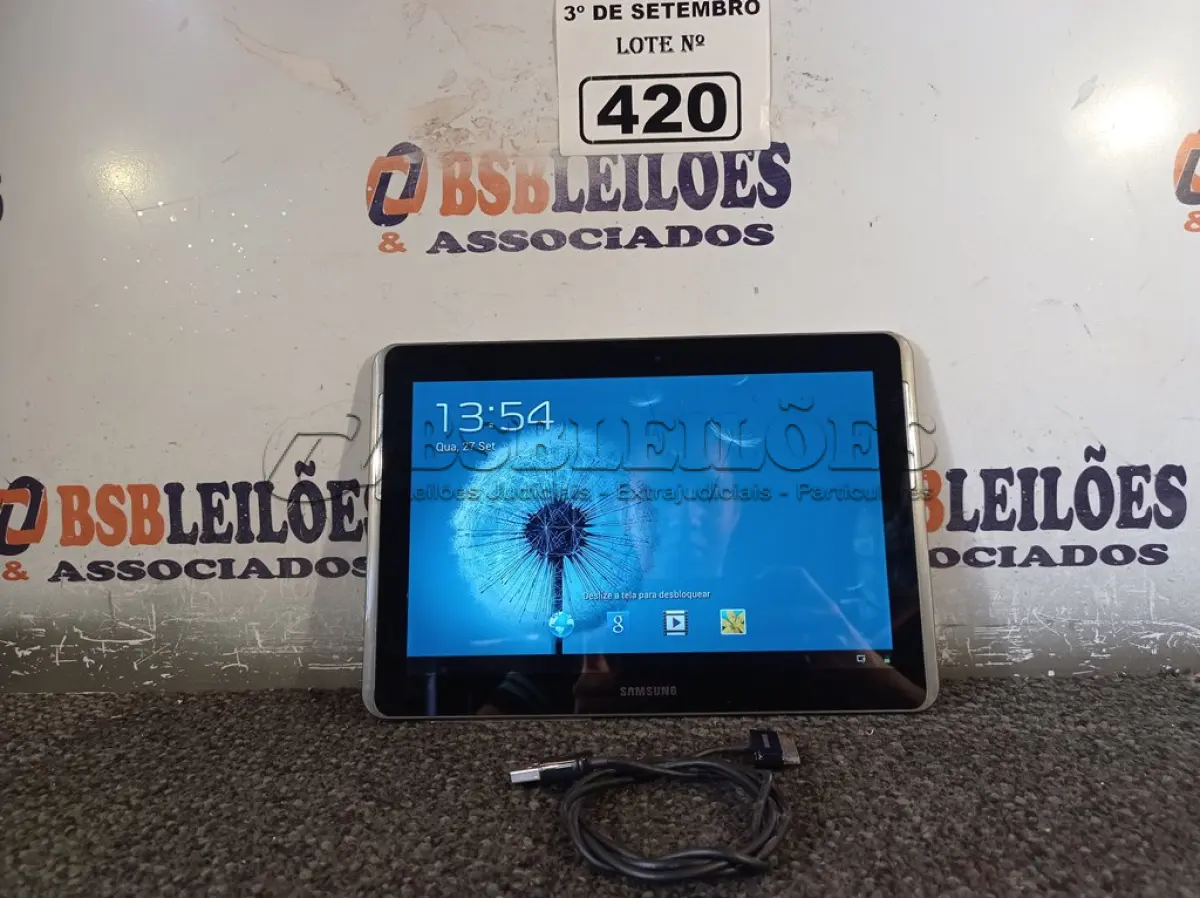 LOTE 420 - 01 TABLET SAMSUNG TAB2 10.1 COM CABO. (NO ESTADO) ATENÇÃO! FAZER A VISITAÇÃO ANTES DE ARREMATAR, NÃO SABEMOS SE FUNCIONA. LEILÃO NÃO TEM GARANTIA E NEM DEVOLUÇÃO, SUJEITO A POSSÍVEIS AVARIAS VISÍVEIS/OCULTAS E/OU AUSÊNCIA DE COMPONENTES.