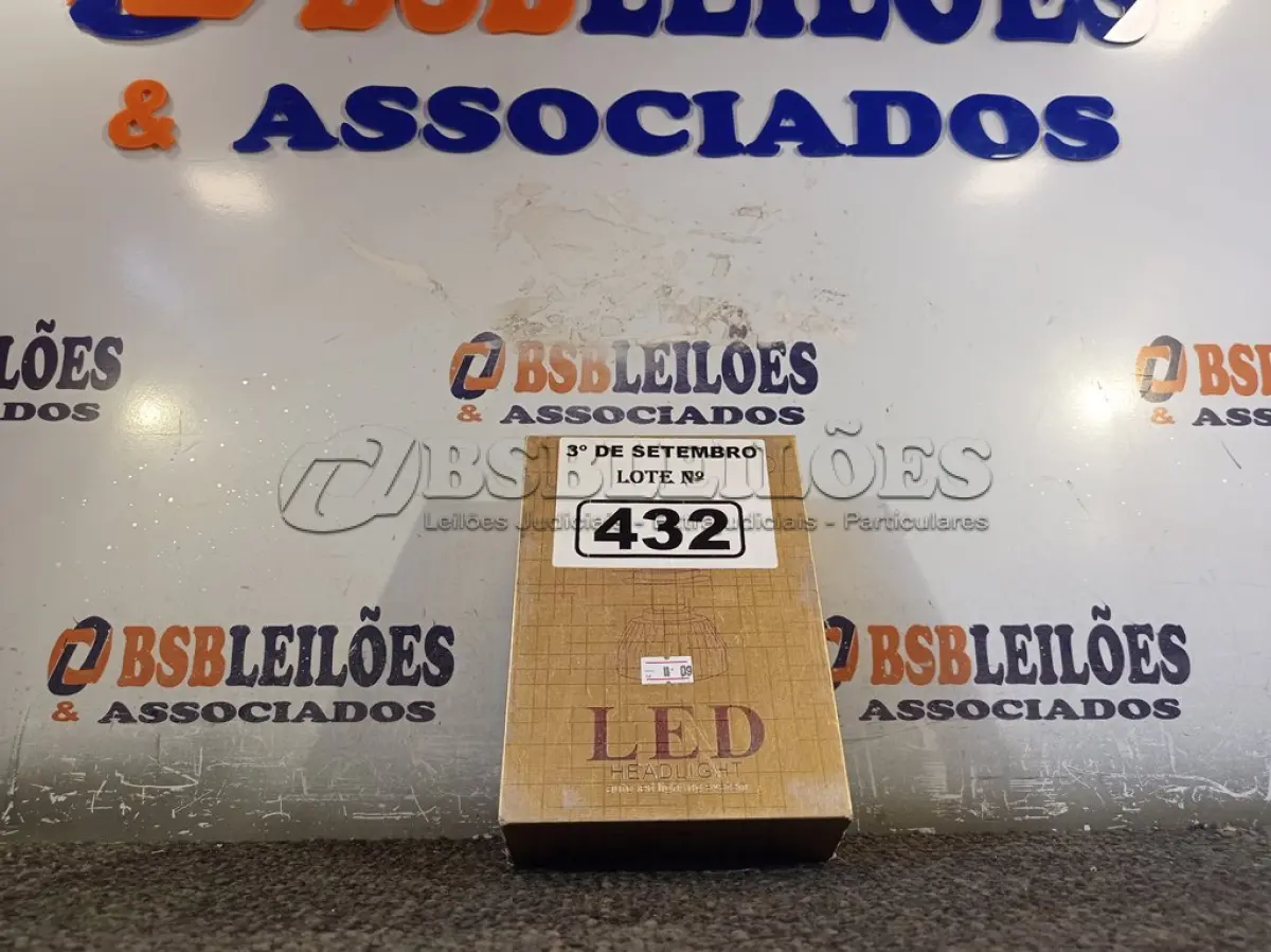 LOTE 432 - 01 PAR DE LÂMPADAS AUTOMOTIVA DE LED MODELO H4. (NO ESTADO) ATENÇÃO! FAZER A VISITAÇÃO ANTES DE ARREMATAR, NÃO SABEMOS SE FUNCIONA. LEILÃO NÃO TEM GARANTIA E NEM DEVOLUÇÃO, SUJEITO A POSSÍVEIS AVARIAS VISÍVEIS/OCULTAS E/OU AUSÊNCIA DE COMPONENTES.
