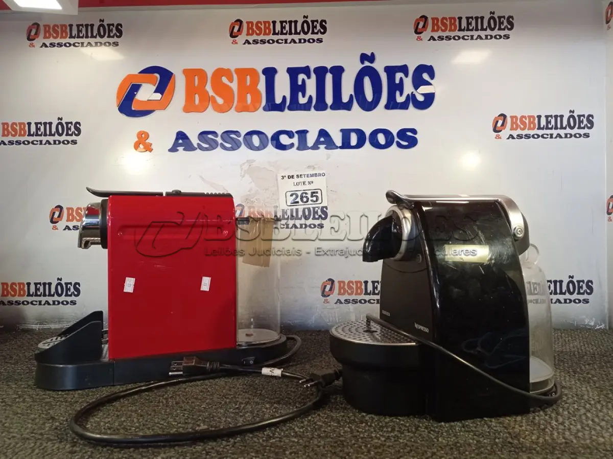 LOTE 265 - 02 CAFETEIRAS MARCAS E MODELOS DIVERSOS. (NO ESTADO) ATENÇÃO! FAZER A VISITAÇÃO ANTES DE ARREMATAR, NÃO SABEMOS SE FUNCIONA. LEILÃO NÃO TEM GARANTIA E NEM DEVOLUÇÃO, SUJEITO A POSSÍVEIS AVARIAS VISÍVEIS/OCULTAS E/OU AUSÊNCIA DE COMPONENTES.