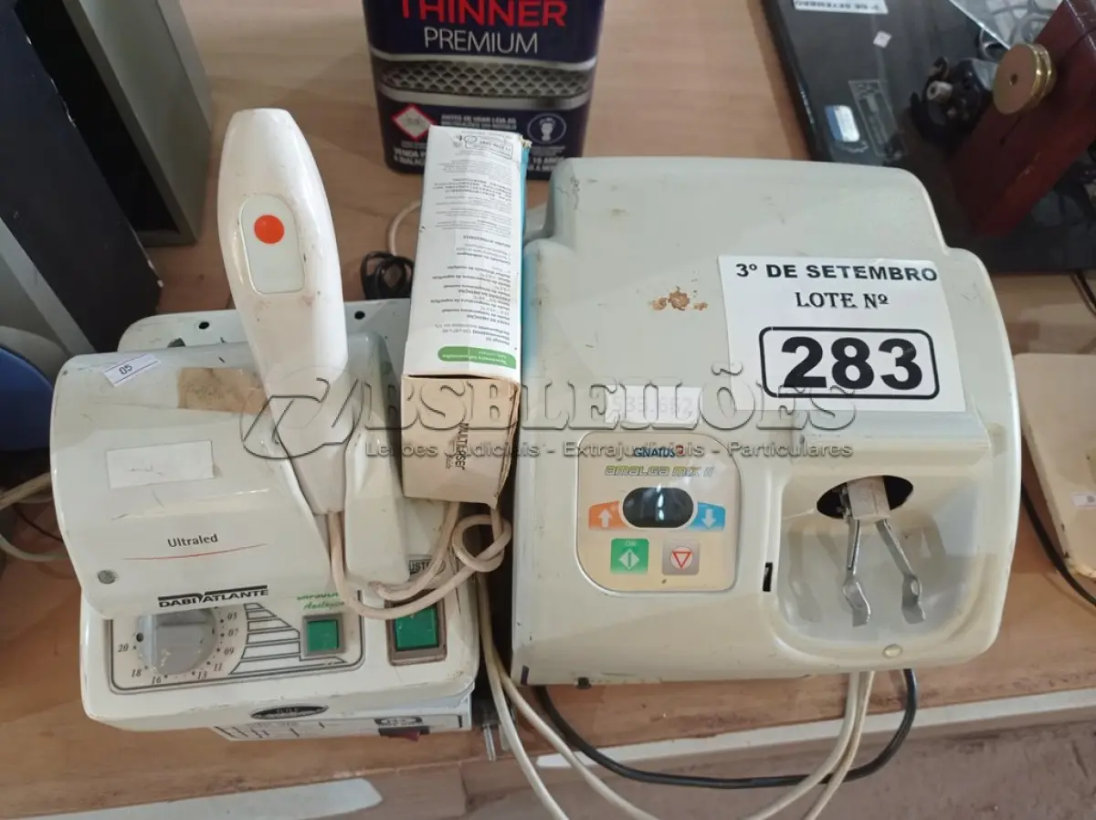 LOTE 283 - 01 GERADOR DE FLUXO, 01 AMALGAMADOR, 01 ULTRALED, 01 VIBRAMAT CAPSULAR, 01 APARELHO PARA PODOLOGIA, 01 TERMÔMETRO DIGITAL E 01 HOT KILN. (NO ESTADO) ATENÇÃO! FAZER A VISITAÇÃO ANTES DE ARREMATAR, NÃO SABEMOS SE FUNCIONA. LEILÃO NÃO TEM GARANTIA E NEM DEVOLUÇÃO, SUJEITO A POSSÍVEIS AVARIAS VISÍVEIS/OCULTAS E/OU AUSÊNCIA DE COMPONENTES.