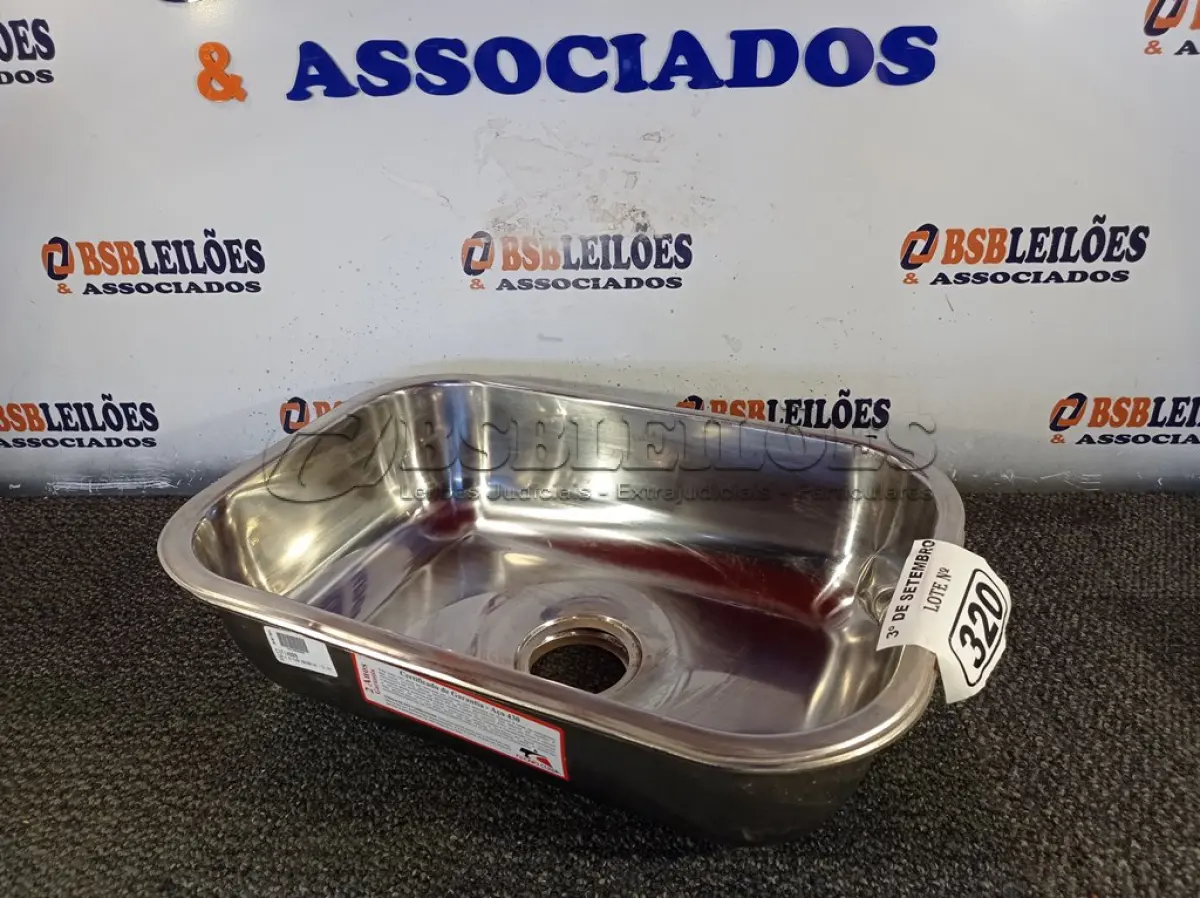 LOTE 320 - 02 CUBAS EM AÇO INOX. (NO ESTADO) ATENÇÃO! FAZER A VISITAÇÃO ANTES DE ARREMATAR, NÃO SABEMOS SE FUNCIONA. LEILÃO NÃO TEM GARANTIA E NEM DEVOLUÇÃO, SUJEITO A POSSÍVEIS AVARIAS VISÍVEIS/OCULTAS E/OU AUSÊNCIA DE COMPONENTES.