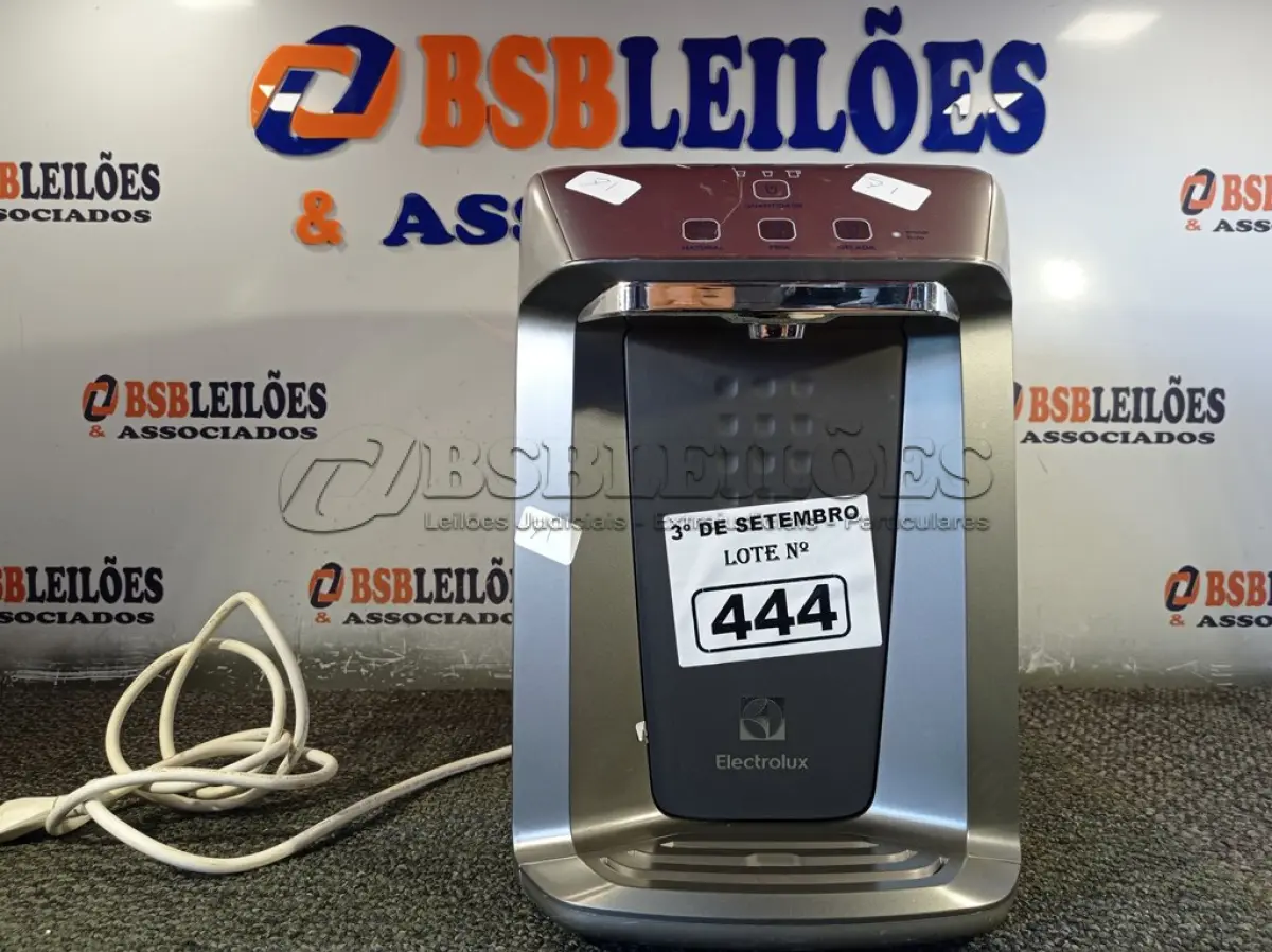 LOTE 444 - 01 PURIFICADOR DE ÁGUA MARCA ELECTROLUX. (NO ESTADO) ATENÇÃO! FAZER A VISITAÇÃO ANTES DE ARREMATAR, NÃO SABEMOS SE FUNCIONA. LEILÃO NÃO TEM GARANTIA E NEM DEVOLUÇÃO, SUJEITO A POSSÍVEIS AVARIAS VISÍVEIS/OCULTAS E/OU AUSÊNCIA DE COMPONENTES.