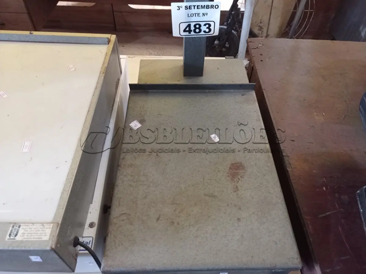 LOTE 483 - 01 BALANÇA ANALÓGICA MARCA BALMAK CAPACIDADE 150KG. (NO ESTADO) ATENÇÃO! FAZER A VISITAÇÃO ANTES DE ARREMATAR, NÃO SABEMOS SE FUNCIONA. LEILÃO NÃO TEM GARANTIA E NEM DEVOLUÇÃO, SUJEITO A POSSÍVEIS AVARIAS VISÍVEIS/OCULTAS E/OU AUSÊNCIA DE COMPONENTES.