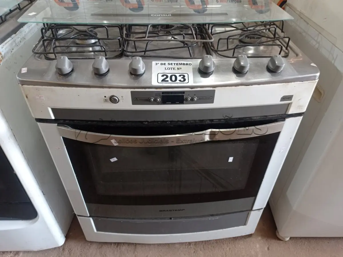 LOTE 203 - 01 FOGÃO A GÁS 05 BOCAS MARCA BRASTEMP INCOMPLETO. (NO ESTADO) ATENÇÃO! FAZER A VISITAÇÃO ANTES DE ARREMATAR, NÃO SABEMOS SE FUNCIONA. LEILÃO NÃO TEM GARANTIA E NEM DEVOLUÇÃO, SUJEITO A POSSÍVEIS AVARIAS VISÍVEIS/OCULTAS E/OU AUSÊNCIA DE COMPONENTES.