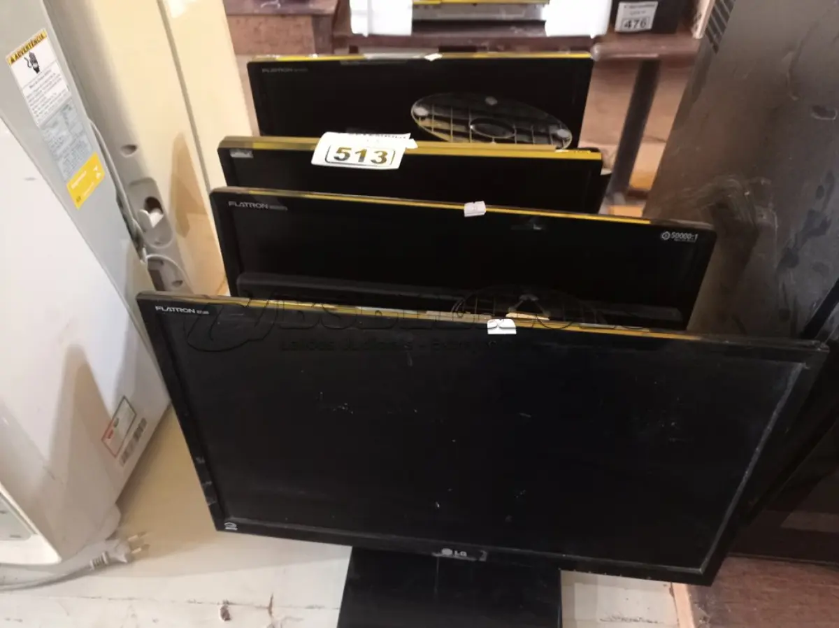 LOTE 513 - 07 MONITORES MARCAS E MODELOS DIVERSOS PARA RETIRADA DE PEÇAS. (NO ESTADO) ATENÇÃO! FAZER A VISITAÇÃO ANTES DE ARREMATAR, NÃO SABEMOS SE FUNCIONA. LEILÃO NÃO TEM GARANTIA E NEM DEVOLUÇÃO, SUJEITO A POSSÍVEIS AVARIAS VISÍVEIS/OCULTAS E/OU AUSÊNCIA DE COMPONENTES.