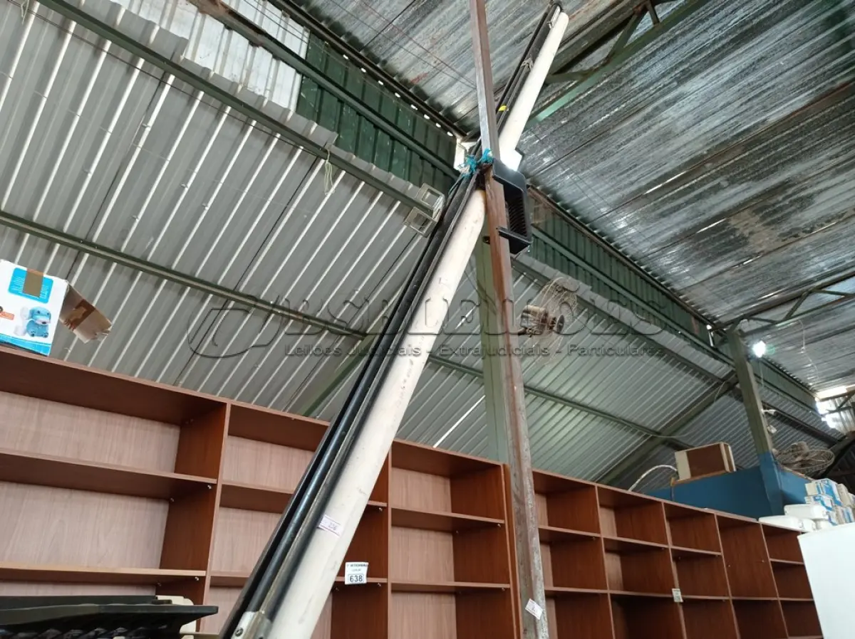 LOTE 297 - 01 PROJETOR MULTIMIDIA, 01 TRIPÉ E 01 TELA DE PROJEÇÃO. (NO ESTADO) ATENÇÃO! FAZER A VISITAÇÃO ANTES DE ARREMATAR, NÃO SABEMOS SE FUNCIONA. LEILÃO NÃO TEM GARANTIA E NEM DEVOLUÇÃO, SUJEITO A POSSÍVEIS AVARIAS VISÍVEIS/OCULTAS E/OU AUSÊNCIA DE COMPONENTES.