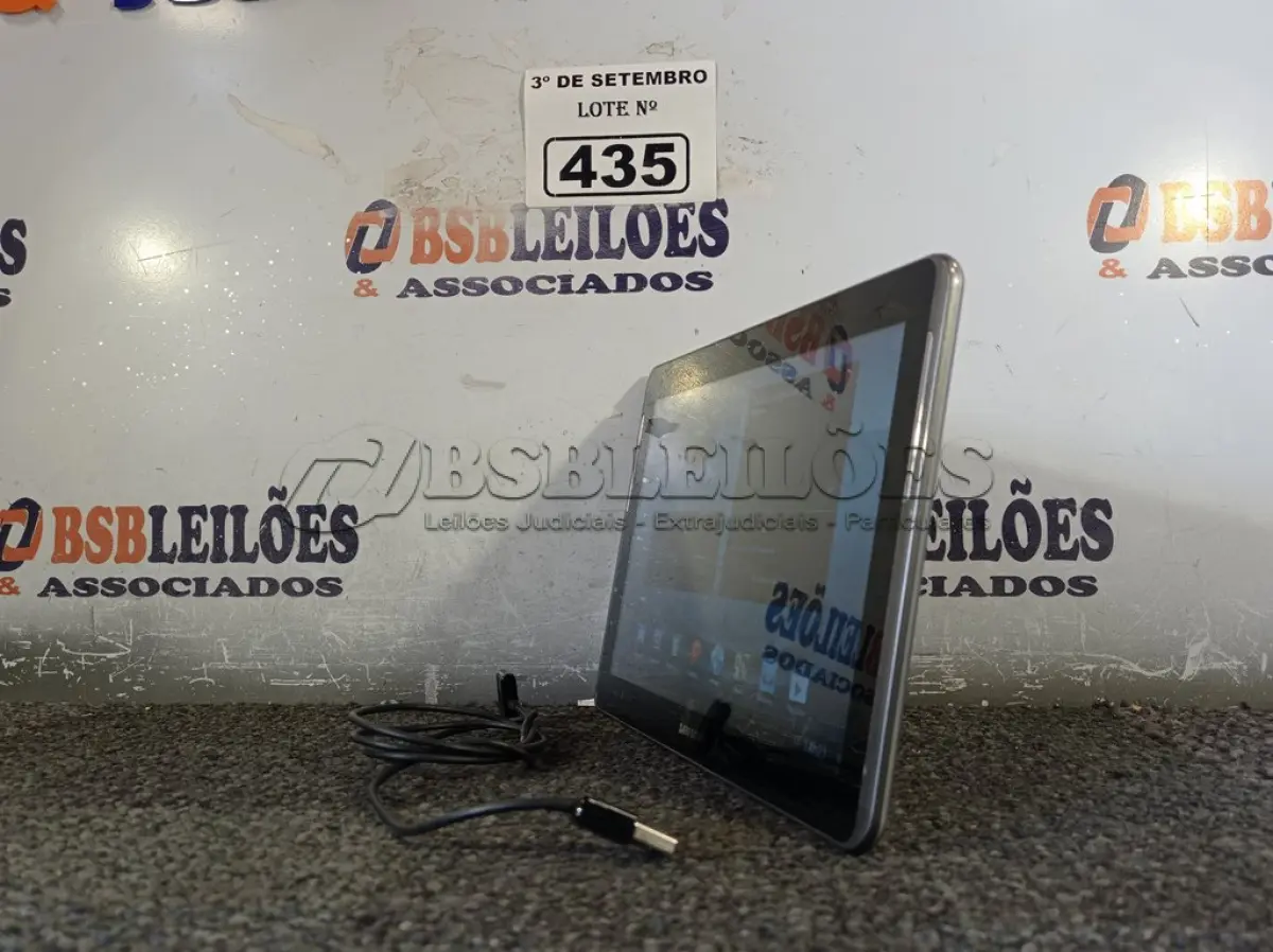 LOTE 435 - 01 TABLET SAMSUNG TAB2 10.1 COM CABO. (NO ESTADO) ATENÇÃO! FAZER A VISITAÇÃO ANTES DE ARREMATAR, NÃO SABEMOS SE FUNCIONA. LEILÃO NÃO TEM GARANTIA E NEM DEVOLUÇÃO, SUJEITO A POSSÍVEIS AVARIAS VISÍVEIS/OCULTAS E/OU AUSÊNCIA DE COMPONENTES.