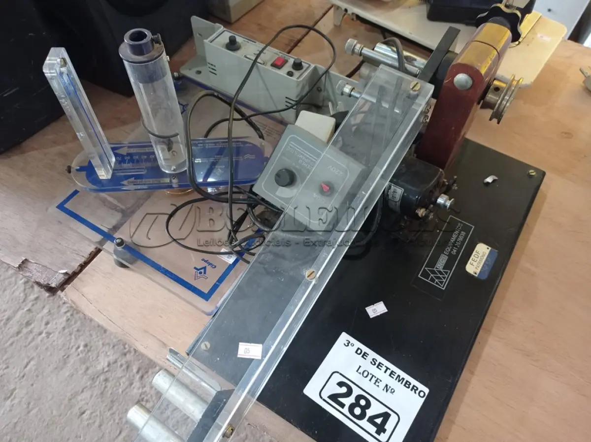 LOTE 284 - 02 APARELHOS DIVERSOS. (NO ESTADO) ATENÇÃO! FAZER A VISITAÇÃO ANTES DE ARREMATAR, NÃO SABEMOS SE FUNCIONA. LEILÃO NÃO TEM GARANTIA E NEM DEVOLUÇÃO, SUJEITO A POSSÍVEIS AVARIAS VISÍVEIS/OCULTAS E/OU AUSÊNCIA DE COMPONENTES.