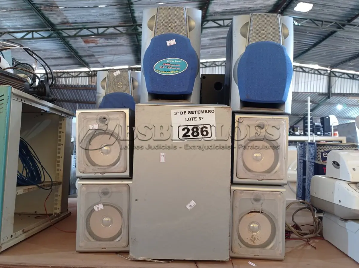 LOTE 286 - 02 APARELHOS DE SOM, 01 SUBWOOFER E VÁRIAS CAIXAS DE SOM MARCAS E MODELOS DIVERSOS. (NO ESTADO) ATENÇÃO! FAZER A VISITAÇÃO ANTES DE ARREMATAR, NÃO SABEMOS SE FUNCIONA. LEILÃO NÃO TEM GARANTIA E NEM DEVOLUÇÃO, SUJEITO A POSSÍVEIS AVARIAS VISÍVEIS/OCULTAS E/OU AUSÊNCIA DE COMPONENTES.