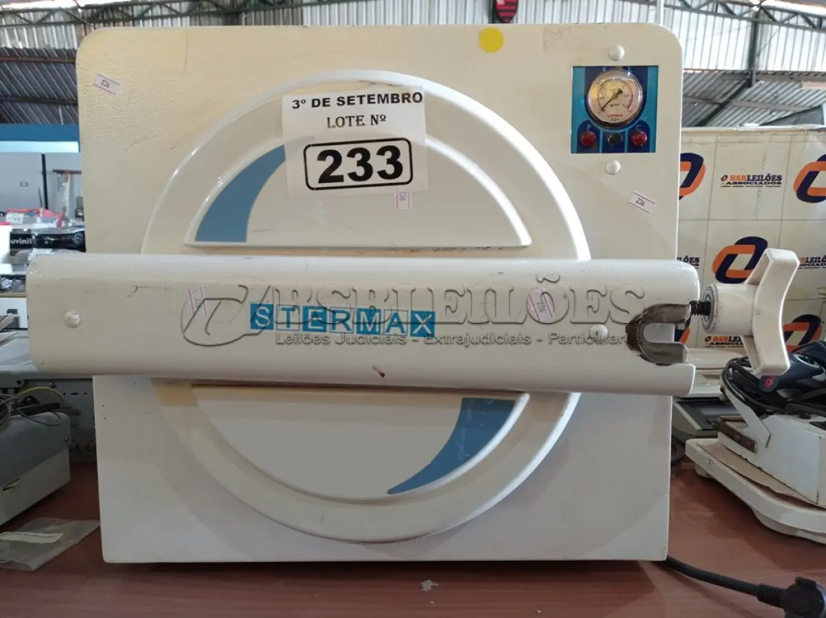 LOTE 233 - 01 AUTOCLAVE. (NO ESTADO) ATENÇÃO! FAZER A VISITAÇÃO ANTES DE ARREMATAR, NÃO SABEMOS SE FUNCIONA. LEILÃO NÃO TEM GARANTIA E NEM DEVOLUÇÃO, SUJEITO A POSSÍVEIS AVARIAS VISÍVEIS/OCULTAS E/OU AUSÊNCIA DE COMPONENTES.