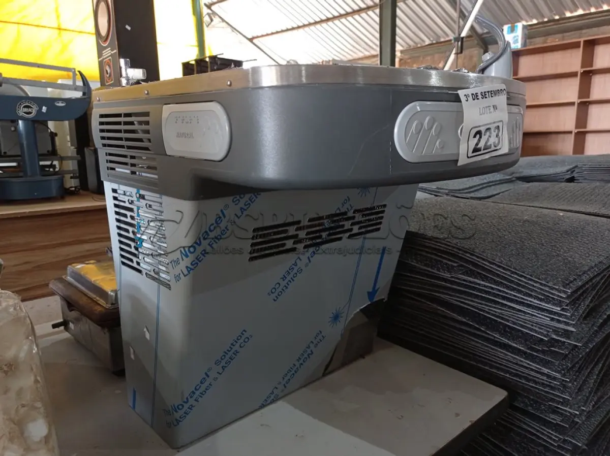 LOTE 223 - 01 PURIFICADO DE ÁGUA REFRIGERADO EM AÇO INOX 127V. (NO ESTADO) ATENÇÃO! FAZER A VISITAÇÃO ANTES DE ARREMATAR, NÃO SABEMOS SE FUNCIONA. LEILÃO NÃO TEM GARANTIA E NEM DEVOLUÇÃO, SUJEITO A POSSÍVEIS AVARIAS VISÍVEIS/OCULTAS E/OU AUSÊNCIA DE COMPONENTES.