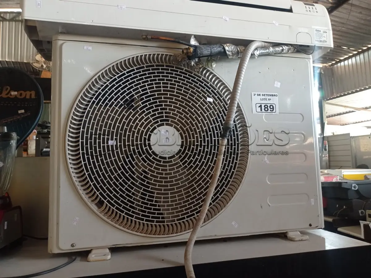 LOTE 189 - 01 AR-CONDICIONADO MARCA PHILCO 24000BTU. (NO ESTADO) ATENÇÃO! FAZER A VISITAÇÃO ANTES DE ARREMATAR, NÃO SABEMOS SE FUNCIONA. LEILÃO NÃO TEM GARANTIA E NEM DEVOLUÇÃO, SUJEITO A POSSÍVEIS AVARIAS VISÍVEIS/OCULTAS E/OU AUSÊNCIA DE COMPONENTES.