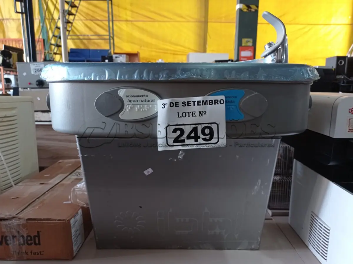 LOTE 249 - 01 PURIFICADO DE ÁGUA REFRIGERADO EM AÇO INOX 127V. (NO ESTADO) ATENÇÃO! FAZER A VISITAÇÃO ANTES DE ARREMATAR, NÃO SABEMOS SE FUNCIONA. LEILÃO NÃO TEM GARANTIA E NEM DEVOLUÇÃO, SUJEITO A POSSÍVEIS AVARIAS VISÍVEIS/OCULTAS E/OU AUSÊNCIA DE COMPONENTES.