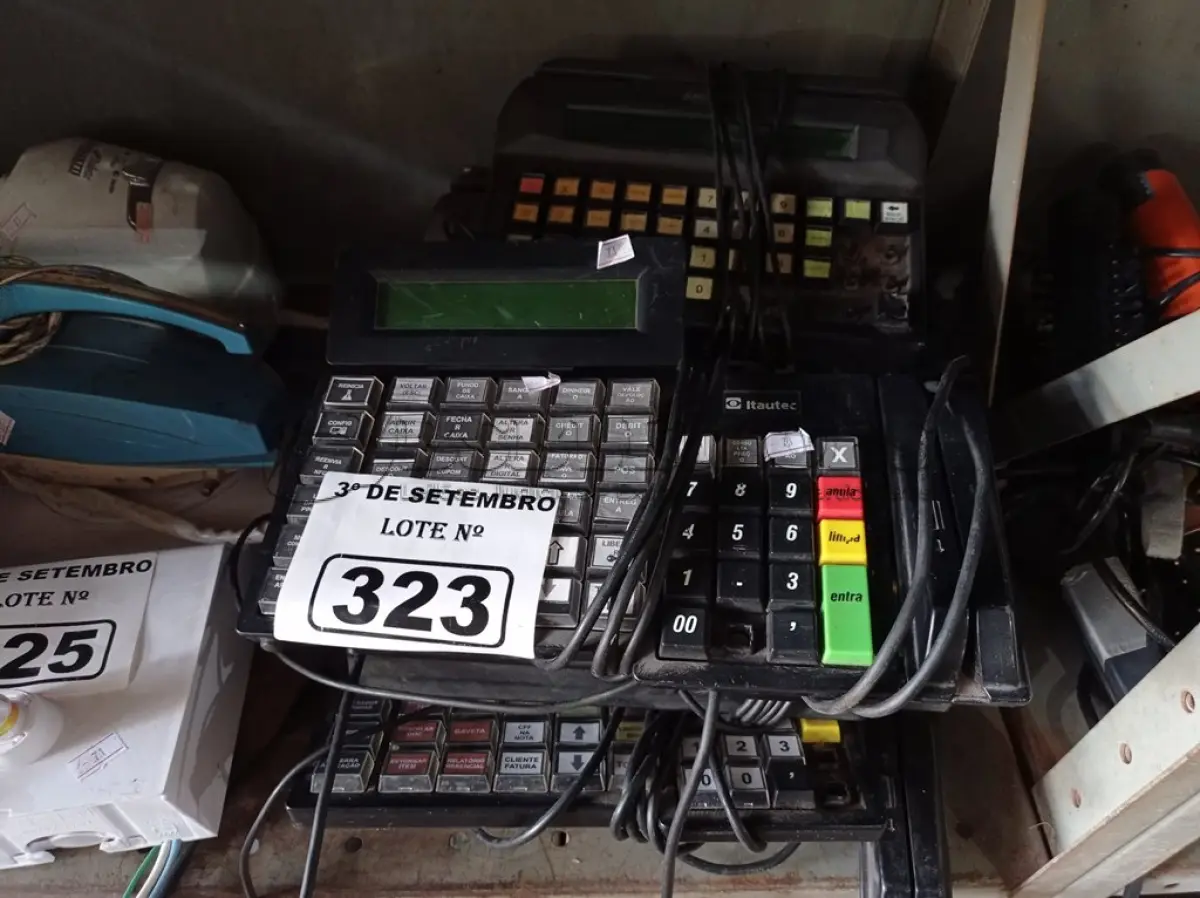 LOTE 323 - 08 TECLADOS PARA CAIXA MARCAS E MODELOS DIVERSOS. (NO ESTADO) ATENÇÃO! FAZER A VISITAÇÃO ANTES DE ARREMATAR, NÃO SABEMOS SE FUNCIONA. LEILÃO NÃO TEM GARANTIA E NEM DEVOLUÇÃO, SUJEITO A POSSÍVEIS AVARIAS VISÍVEIS/OCULTAS E/OU AUSÊNCIA DE COMPONENTES.