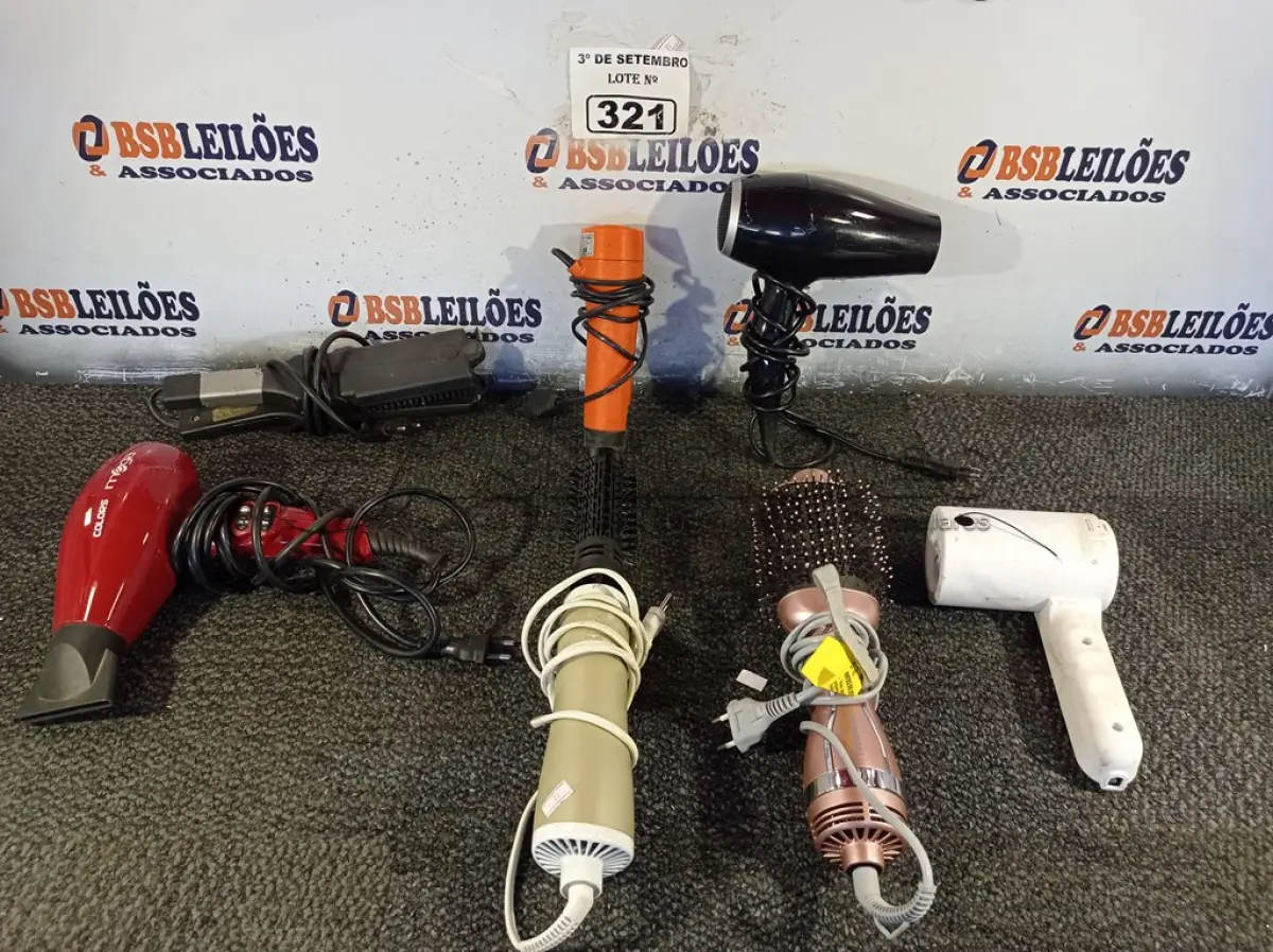 LOTE 321 - 03 SECADORES DE CABELO E 02 ESCOVAS ROTATIVAS. (NO ESTADO) ATENÇÃO! FAZER A VISITAÇÃO ANTES DE ARREMATAR, NÃO SABEMOS SE FUNCIONA. LEILÃO NÃO TEM GARANTIA E NEM DEVOLUÇÃO, SUJEITO A POSSÍVEIS AVARIAS VISÍVEIS/OCULTAS E/OU AUSÊNCIA DE COMPONENTES.