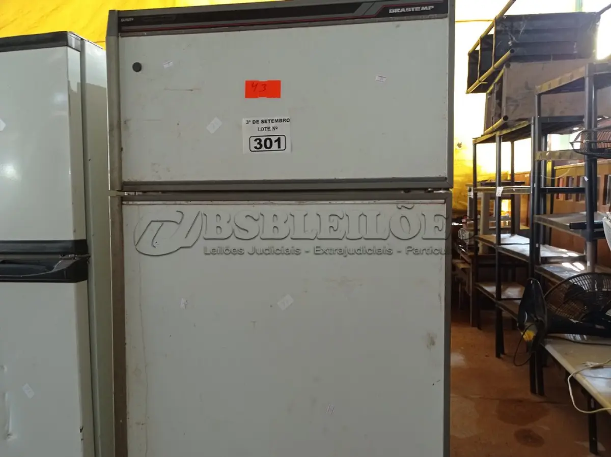LOTE 301 - 01 GELADEIRA MARCA BRASTEMP 220V. (NO ESTADO) ATENÇÃO! FAZER A VISITAÇÃO ANTES DE ARREMATAR, NÃO SABEMOS SE FUNCIONA. LEILÃO NÃO TEM GARANTIA E NEM DEVOLUÇÃO, SUJEITO A POSSÍVEIS AVARIAS VISÍVEIS/OCULTAS E/OU AUSÊNCIA DE COMPONENTES.